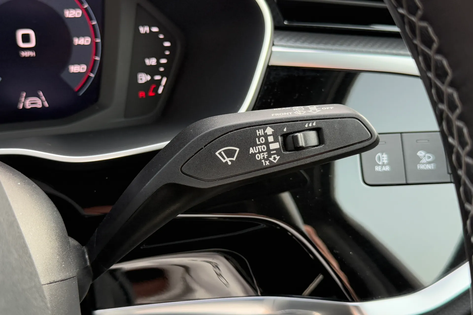 Audi Q3 thumbnail image number 17