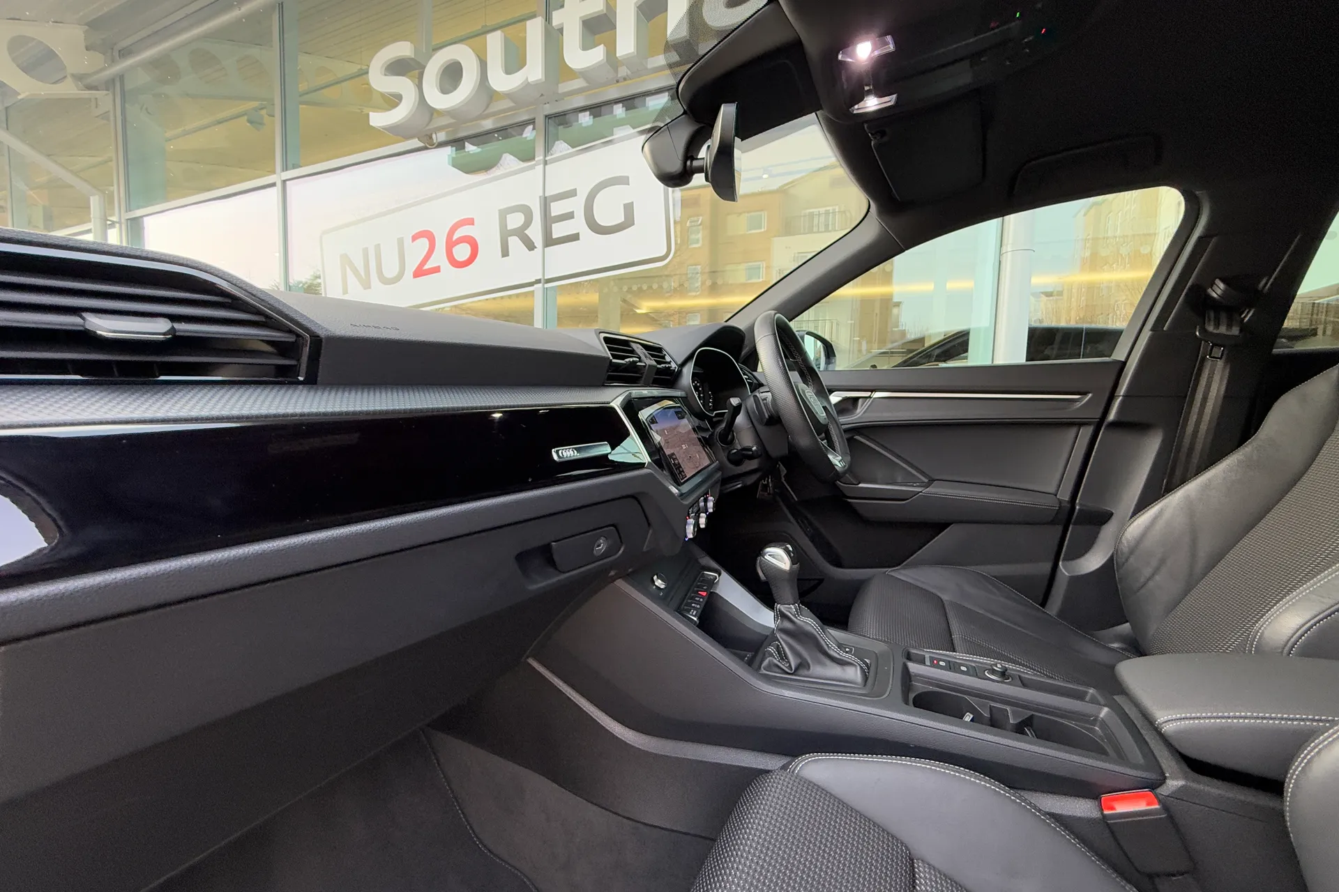 Audi Q3 thumbnail image number 9