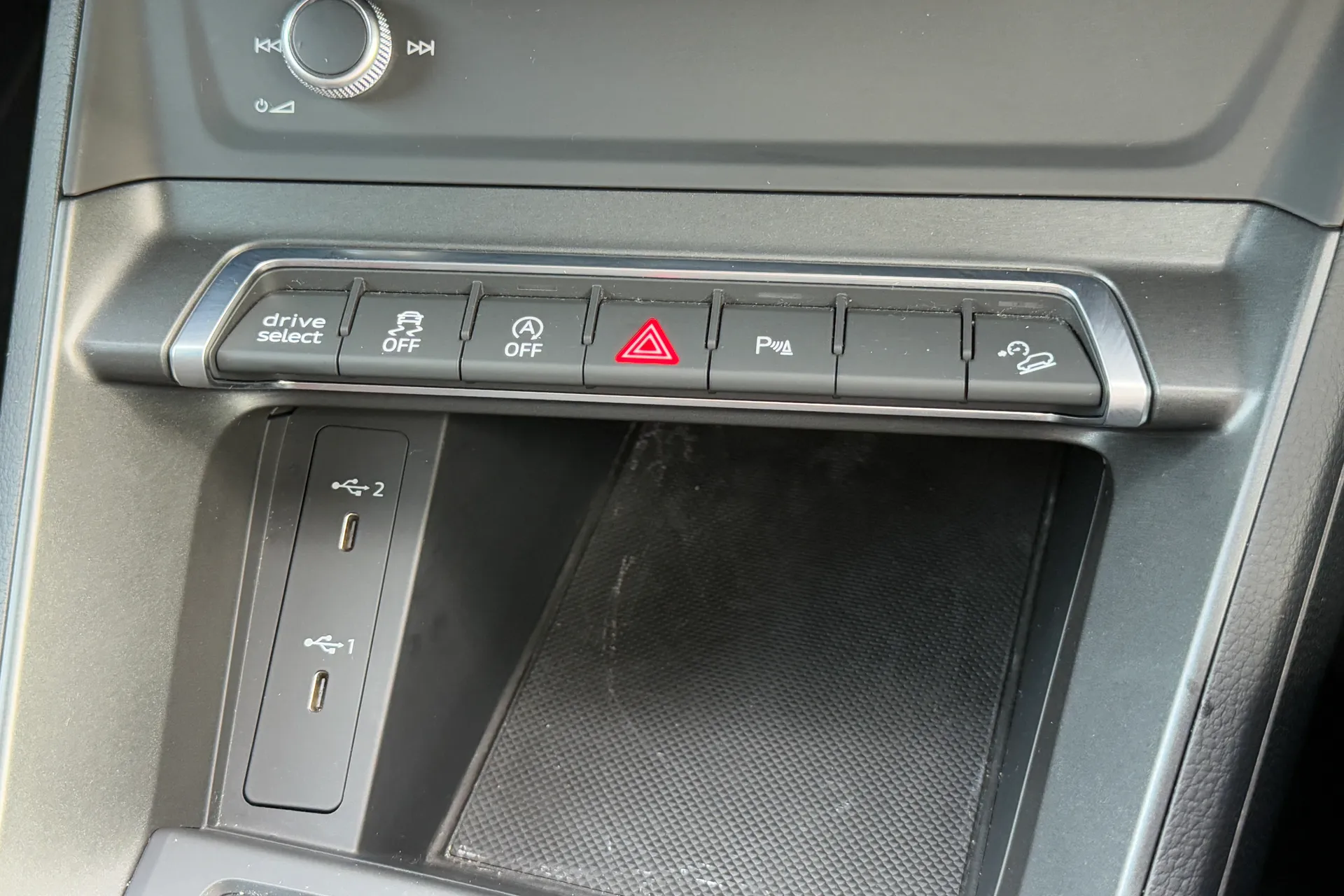 Audi Q3 thumbnail image number 19