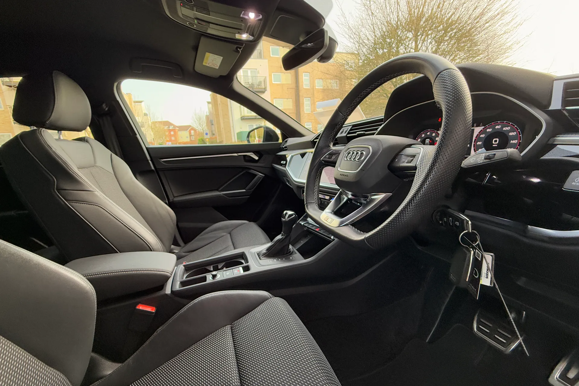 Audi Q3 thumbnail image number 12