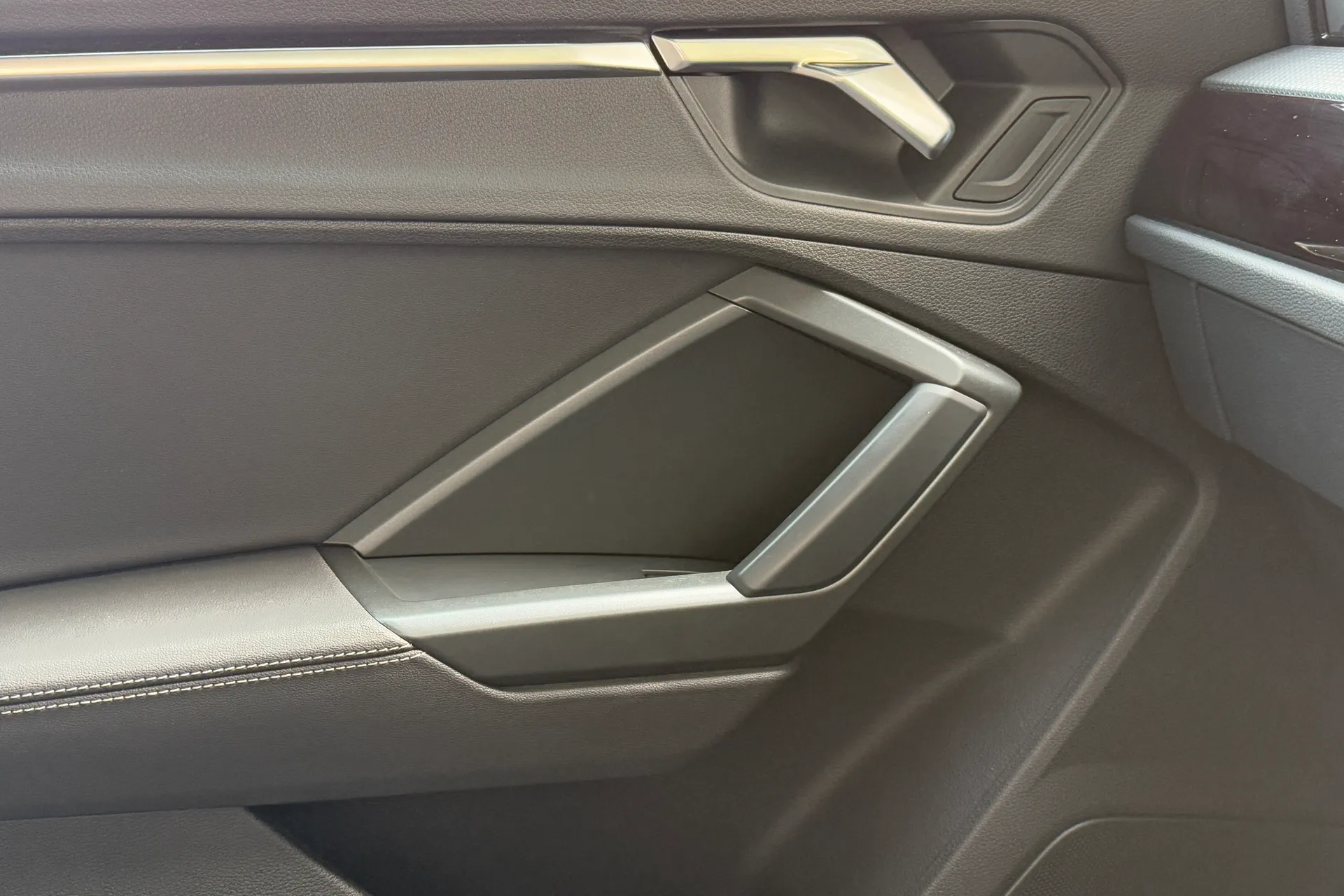 Audi Q3 thumbnail image number 29