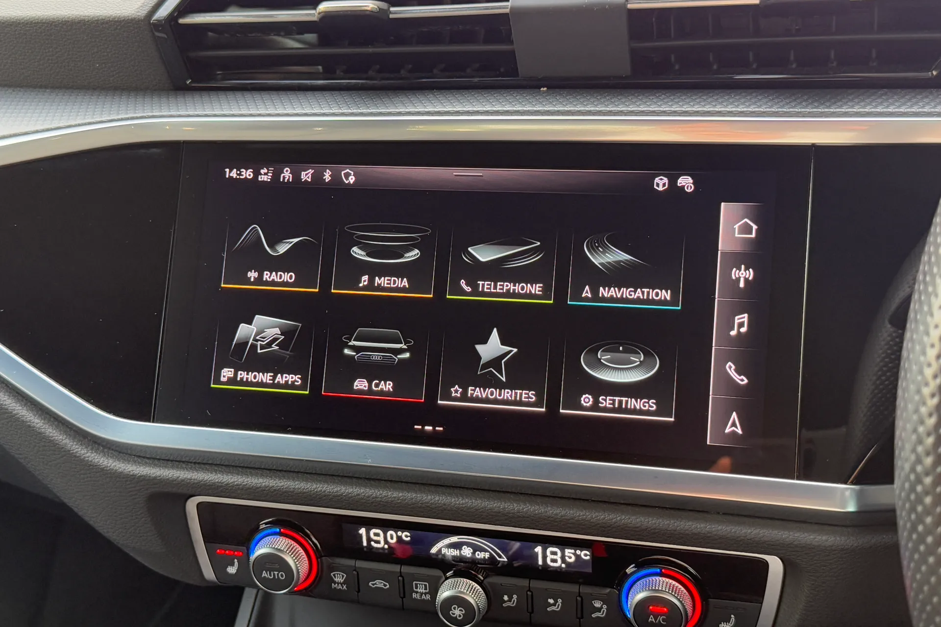 Audi Q3 thumbnail image number 20