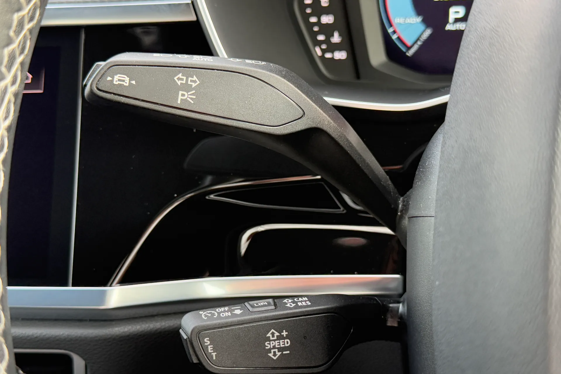 Audi Q3 thumbnail image number 16