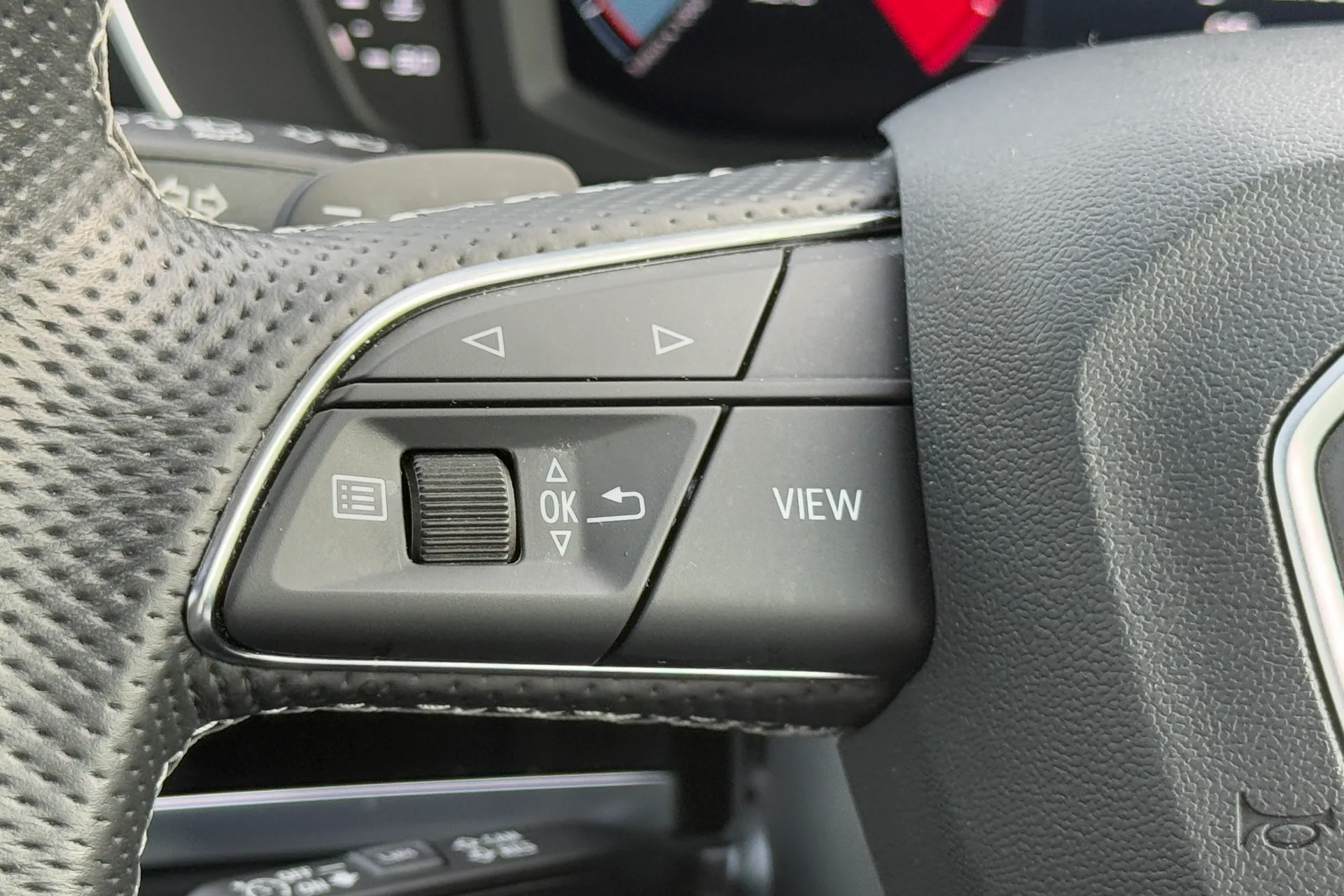 Audi Q3 thumbnail image number 13