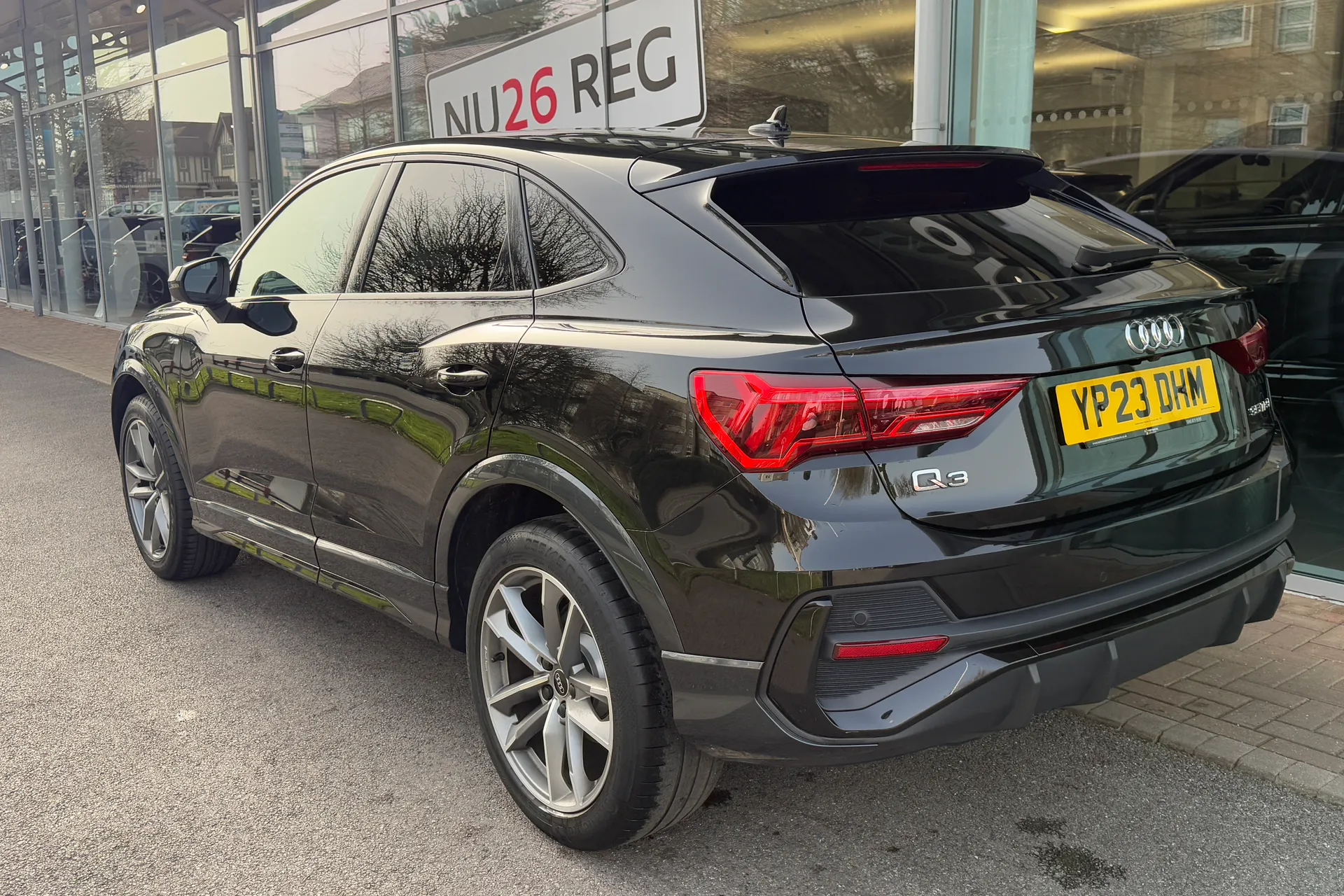 Audi Q3 thumbnail image number 10