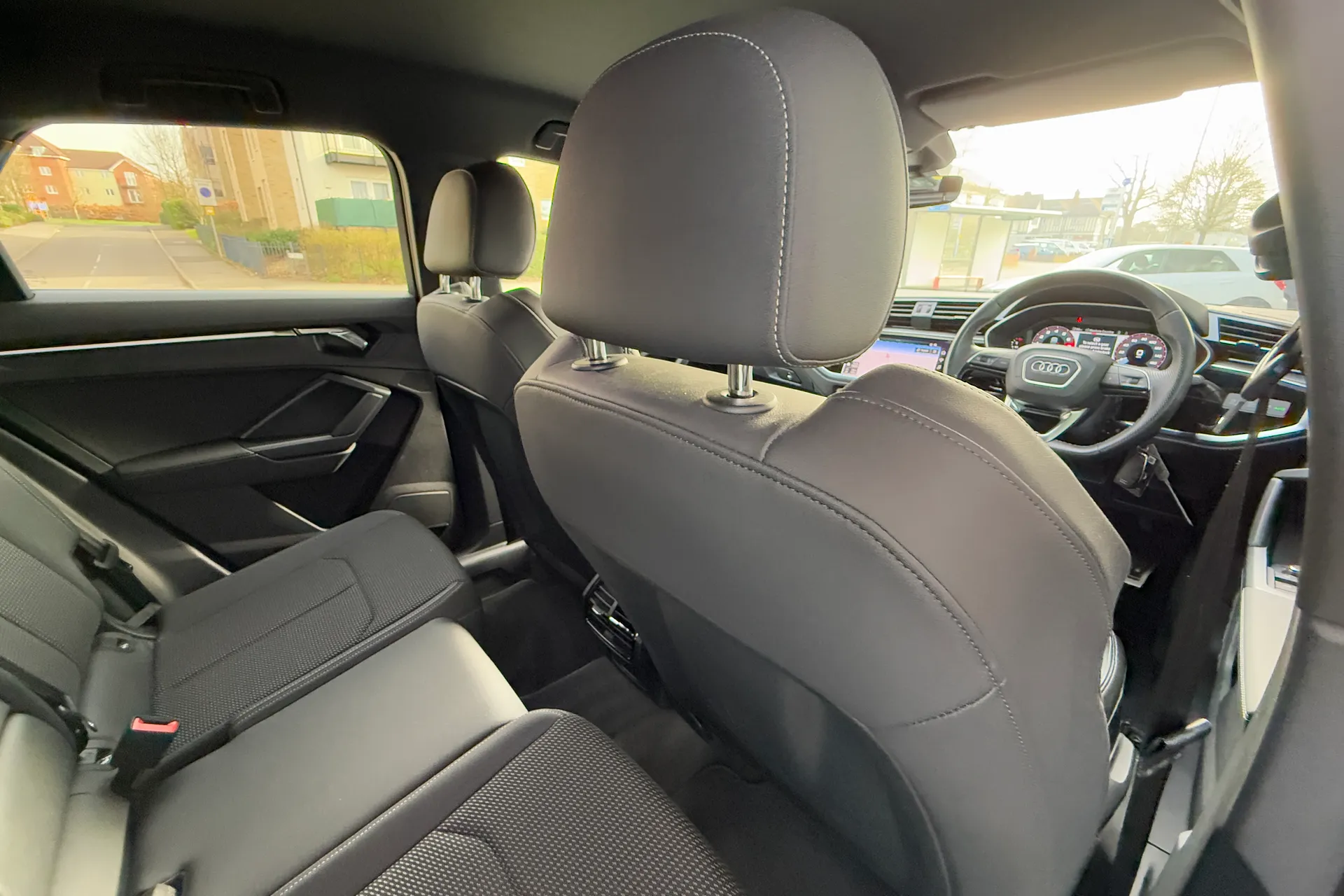 Audi Q3 thumbnail image number 37