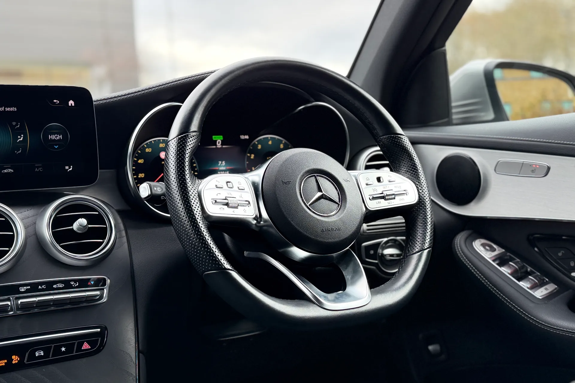 MERCEDES-BENZ GLC thumbnail image number 39