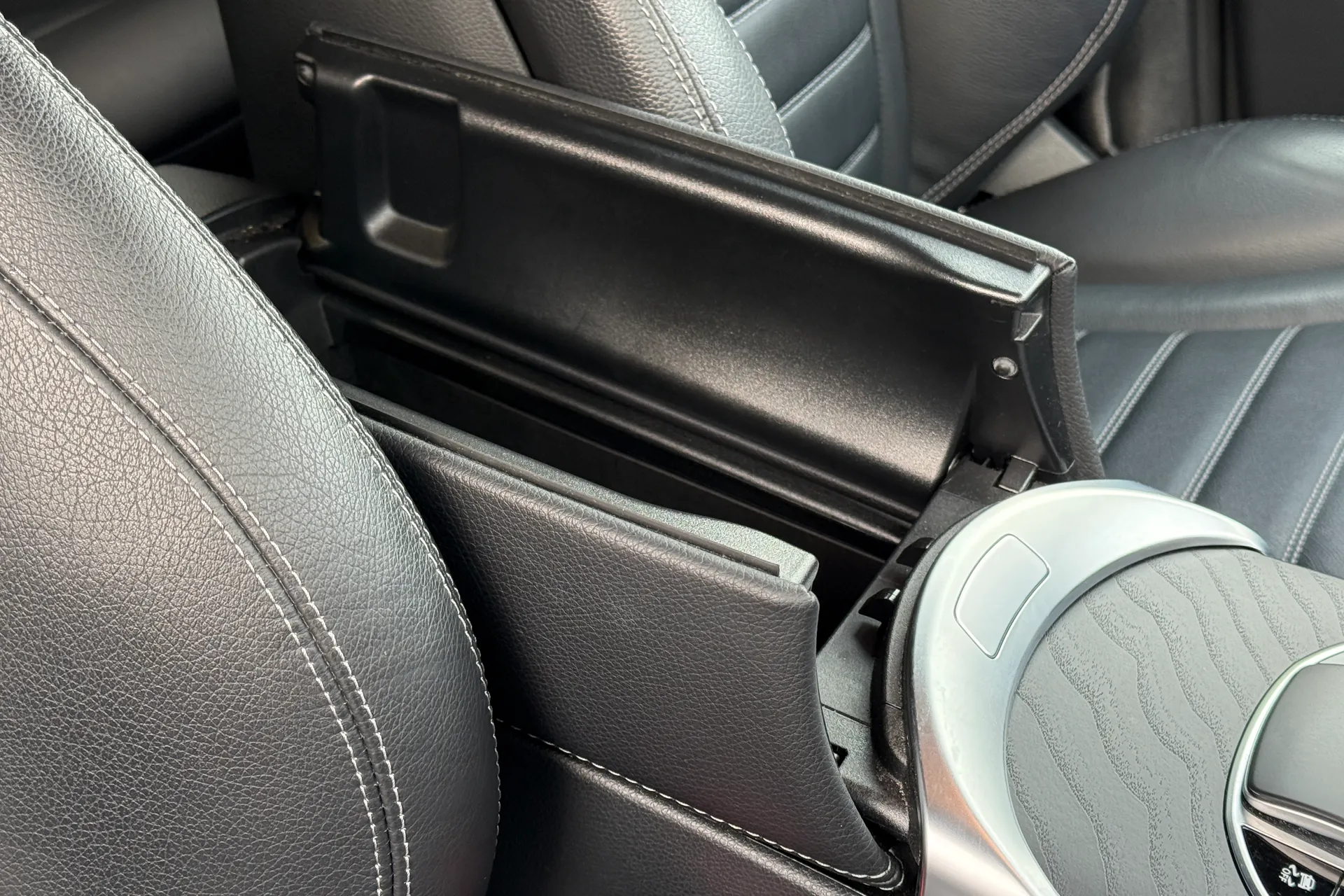 MERCEDES-BENZ GLC thumbnail image number 37