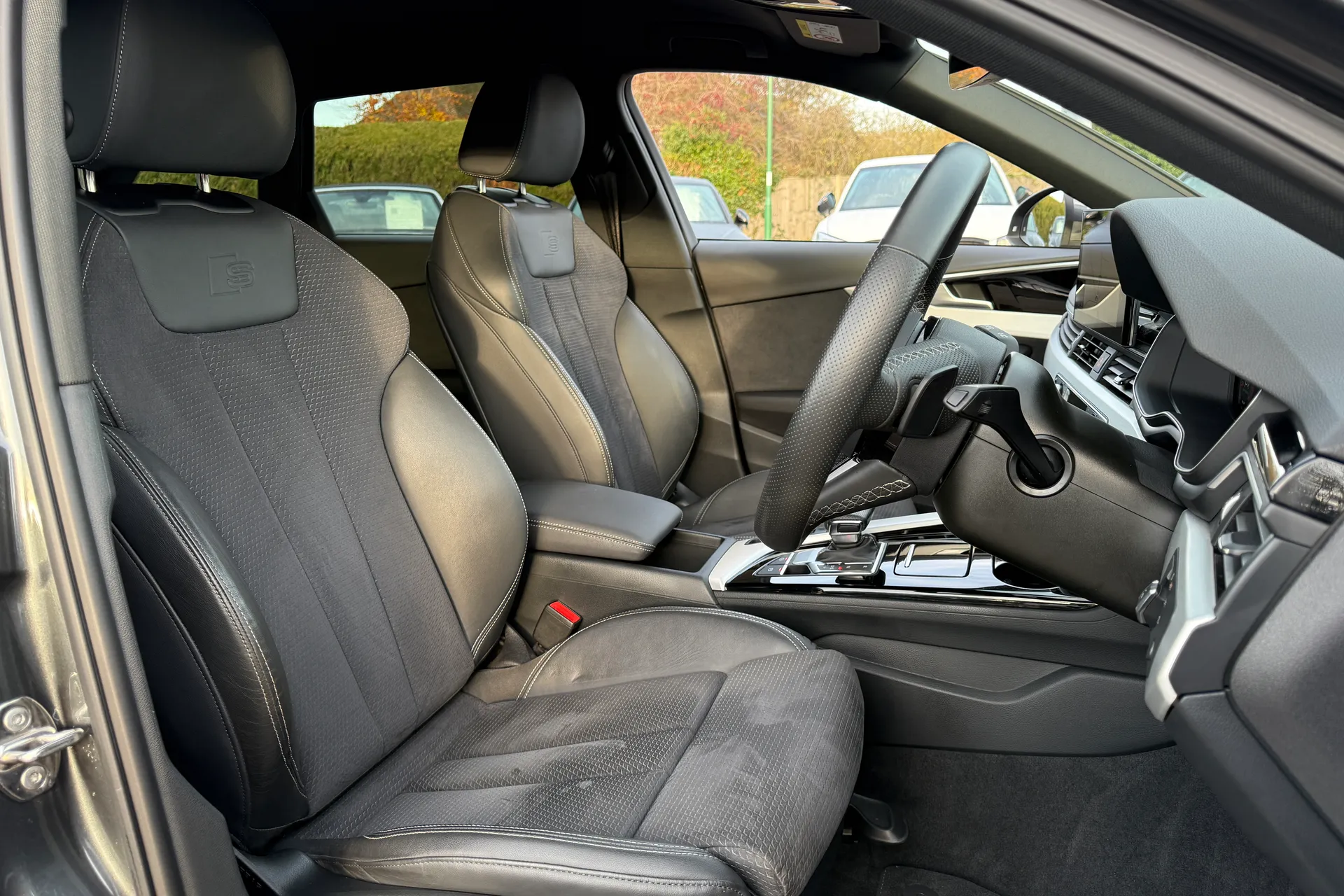 Audi A4 thumbnail image number 24