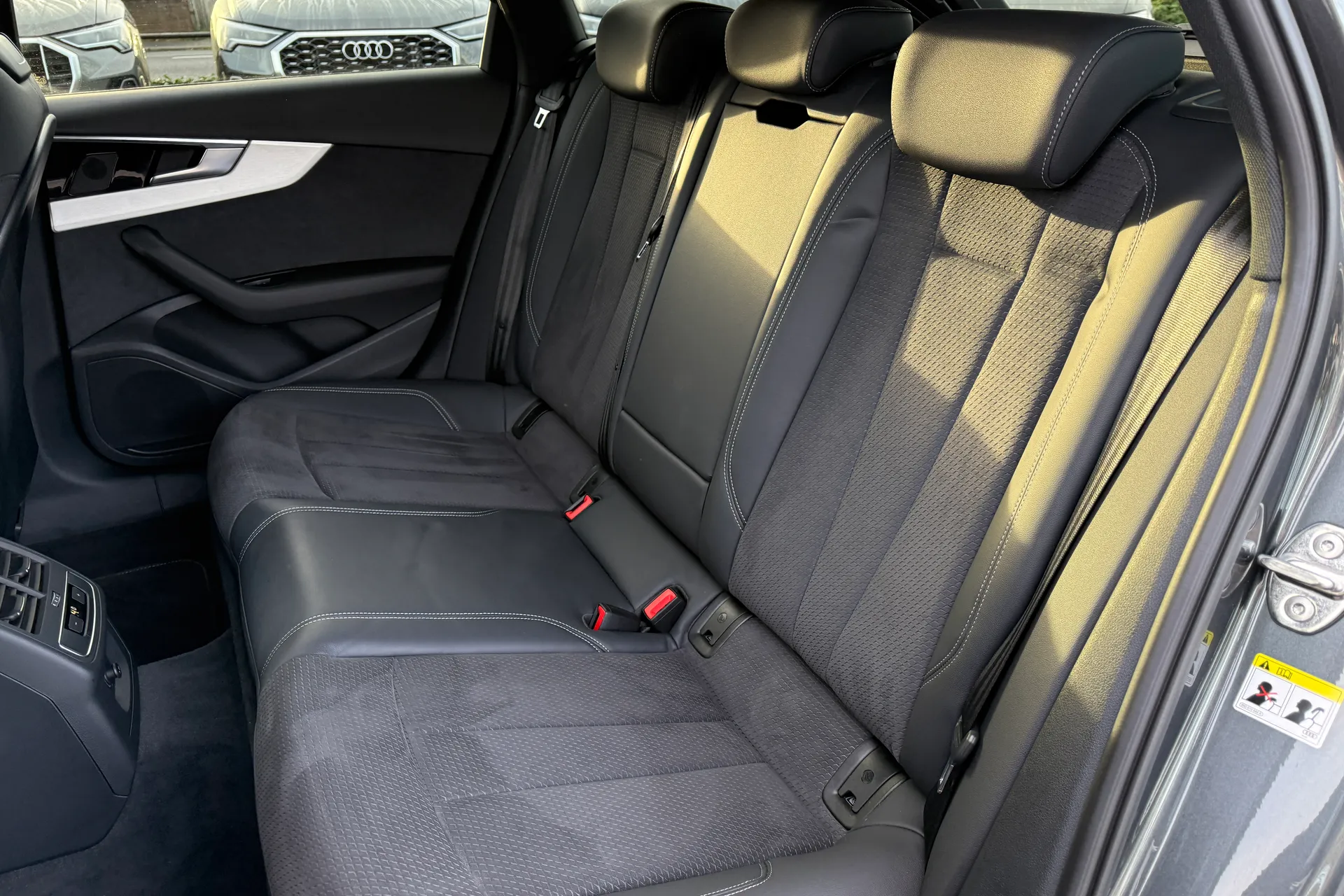 Audi A4 thumbnail image number 39