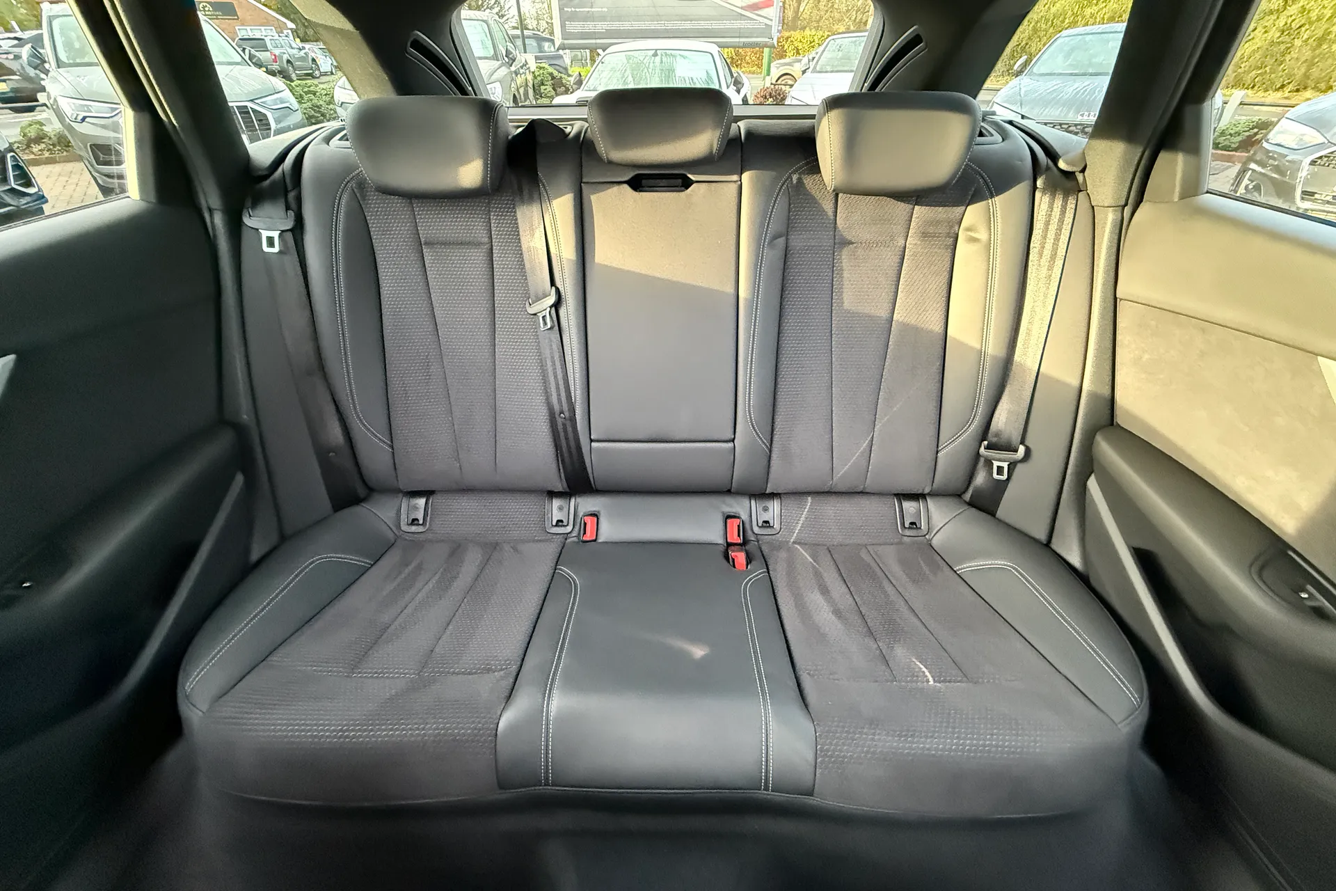 Audi A4 thumbnail image number 34