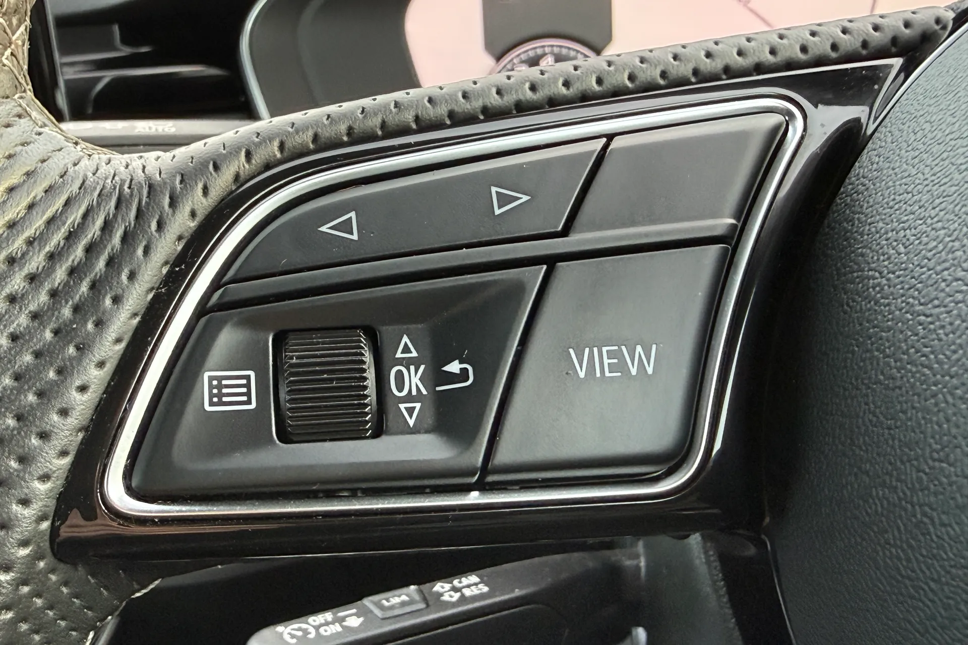 Audi A4 thumbnail image number 18