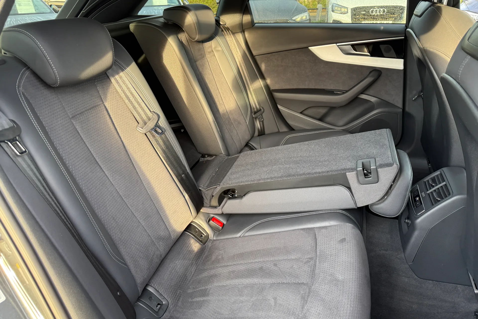 Audi A4 thumbnail image number 43