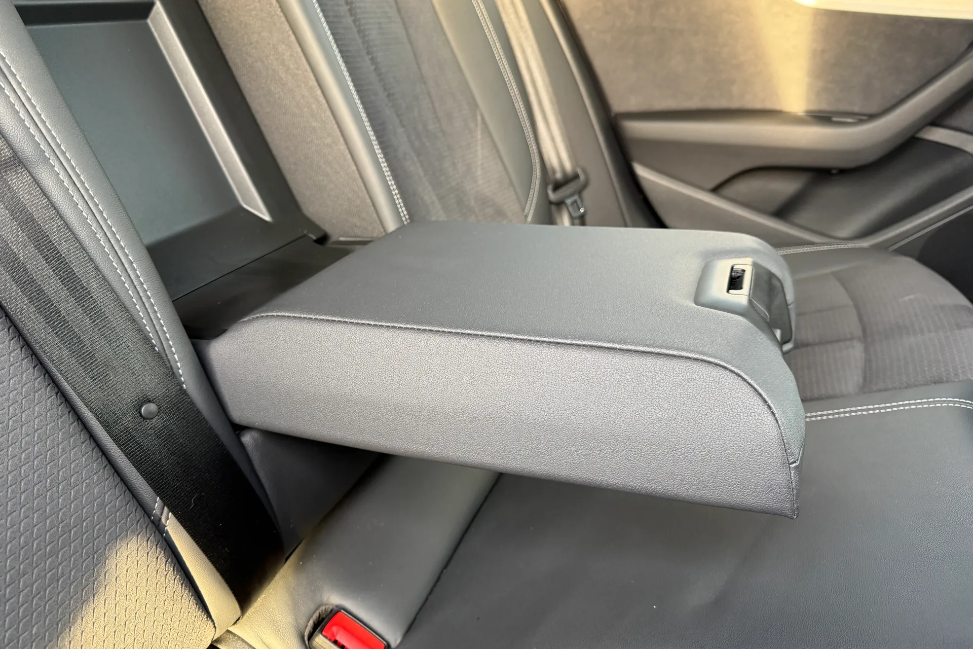 Audi A4 thumbnail image number 42