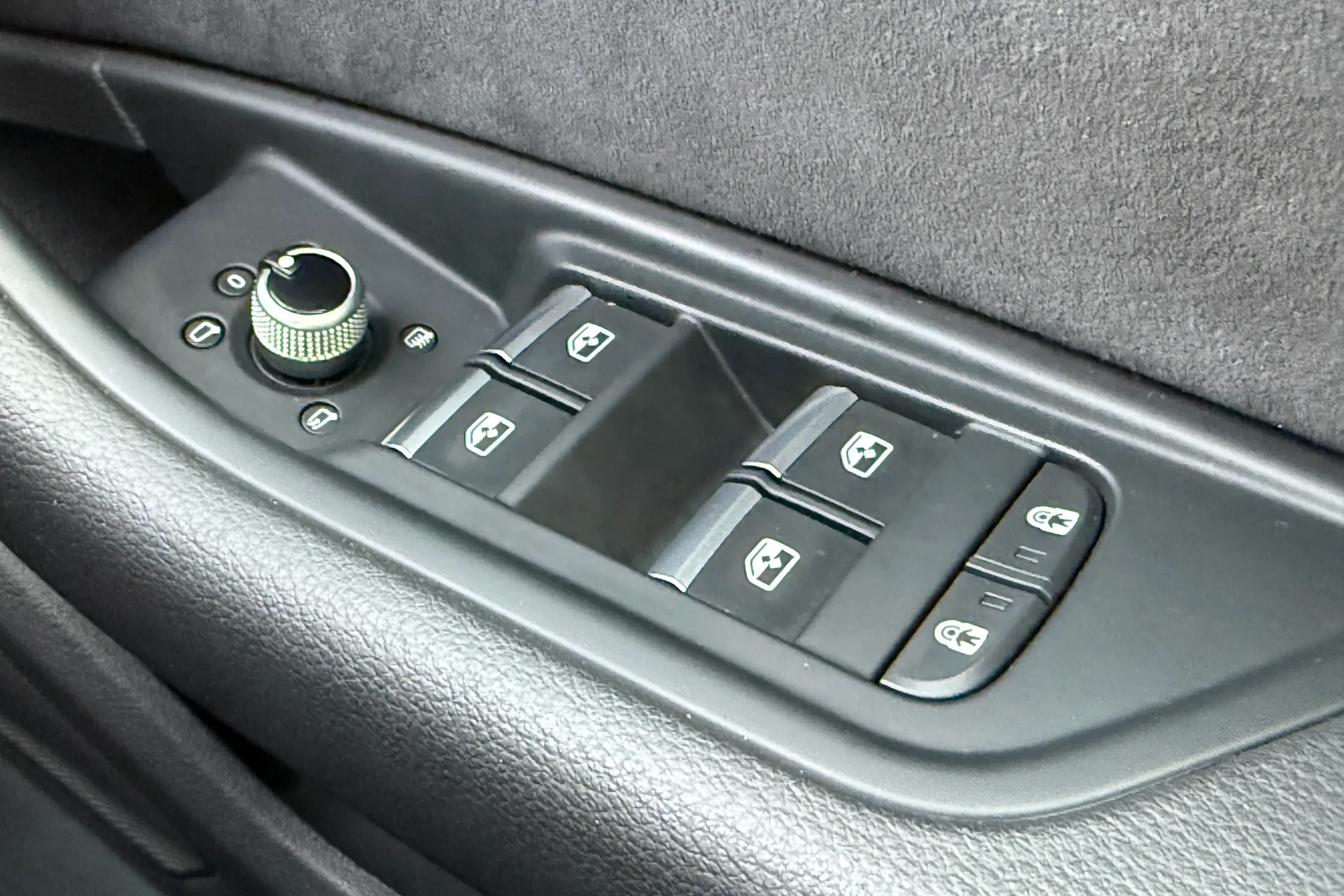 Audi A4 thumbnail image number 16