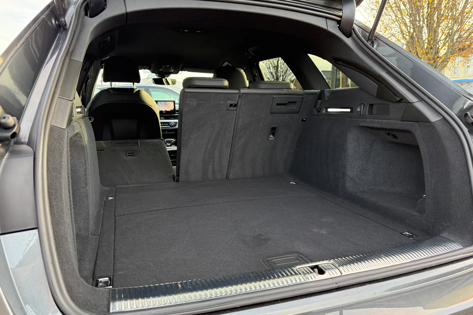 Audi A4 thumbnail image number 32