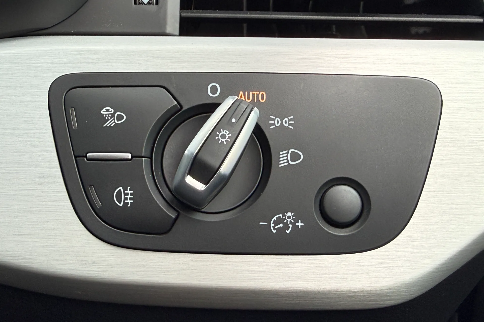 Audi A4 thumbnail image number 20