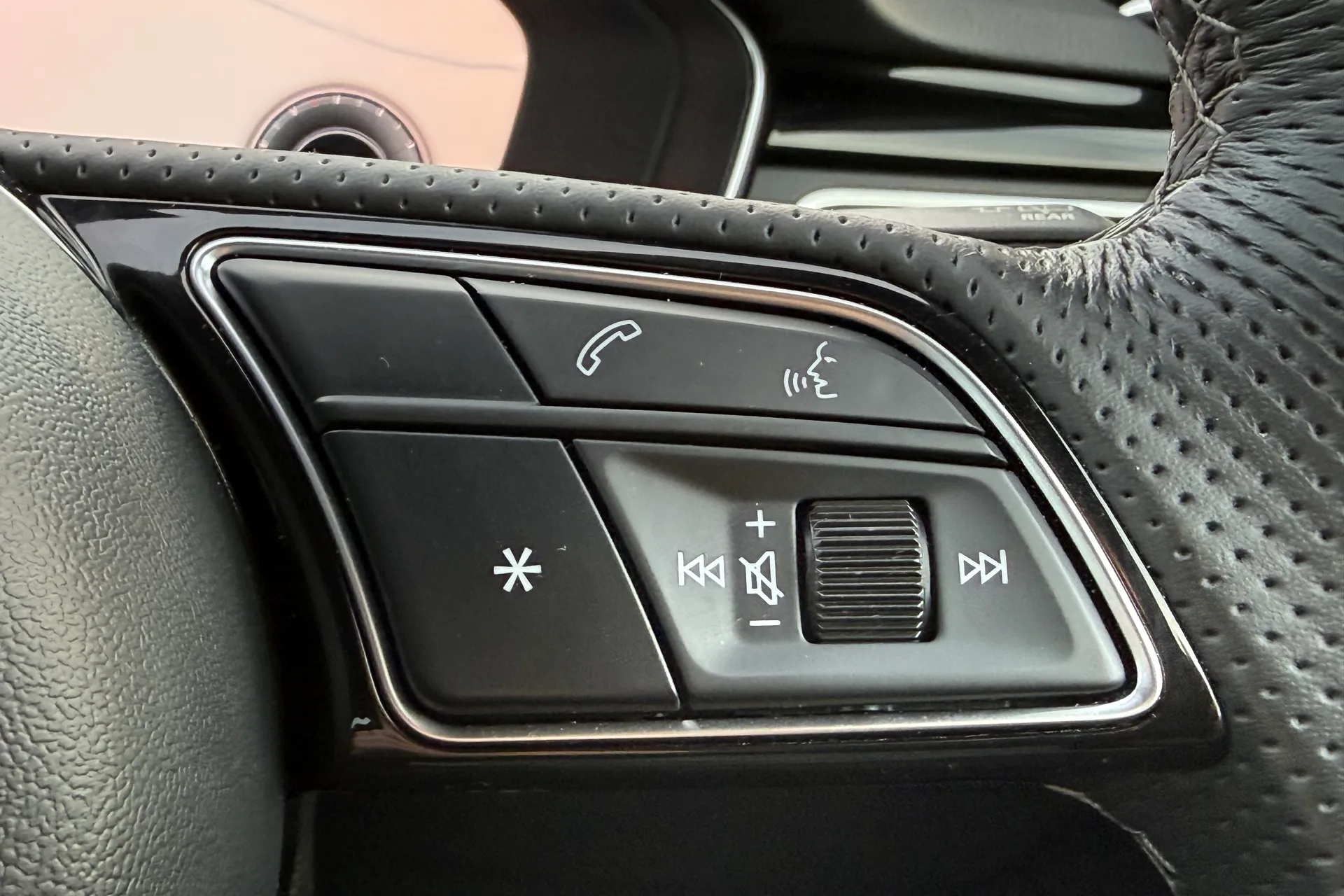 Audi A4 thumbnail image number 19