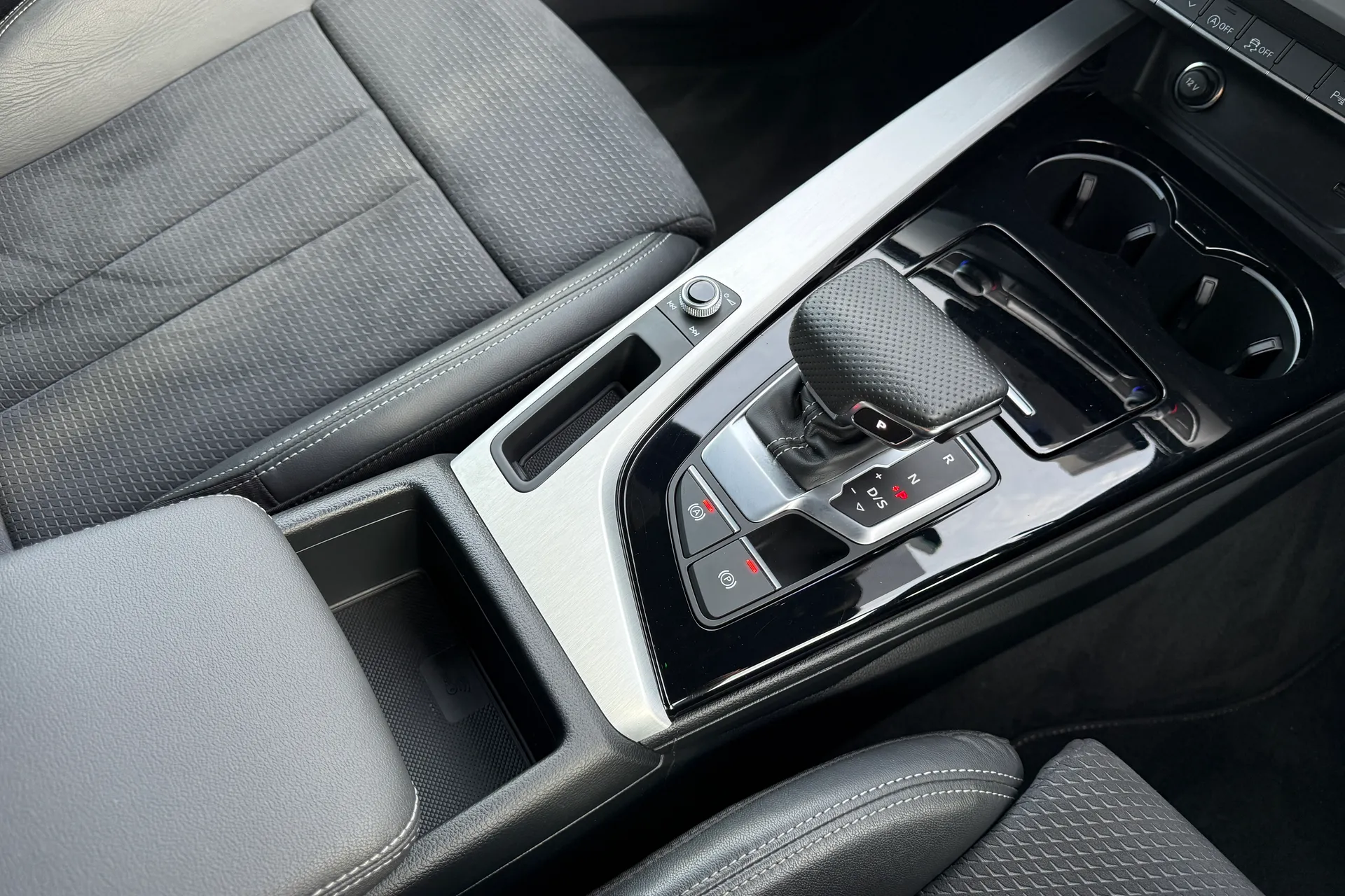 Audi A4 thumbnail image number 36