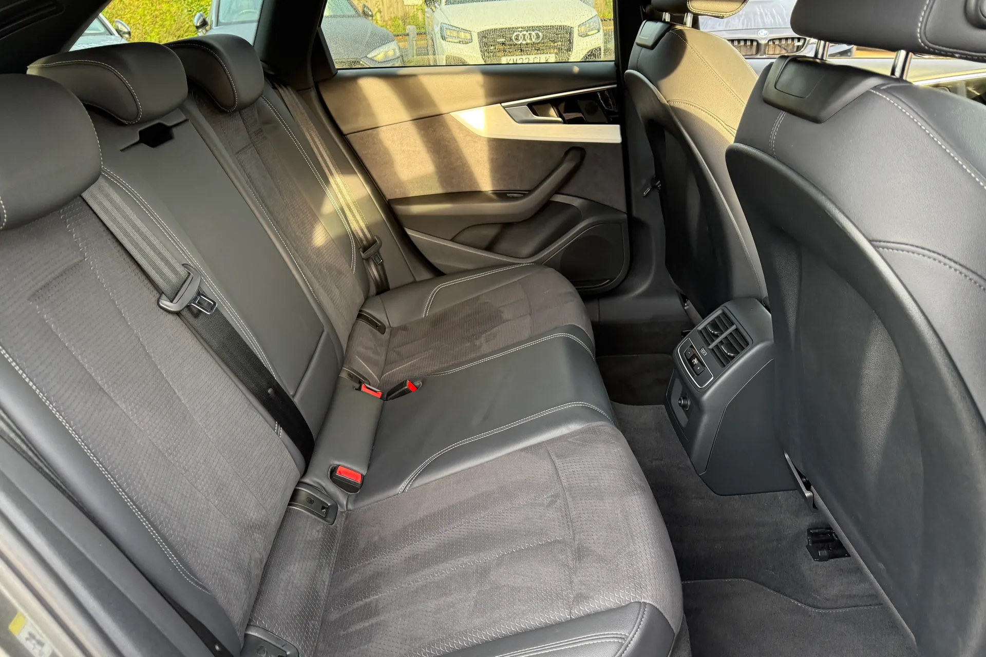 Audi A4 thumbnail image number 41