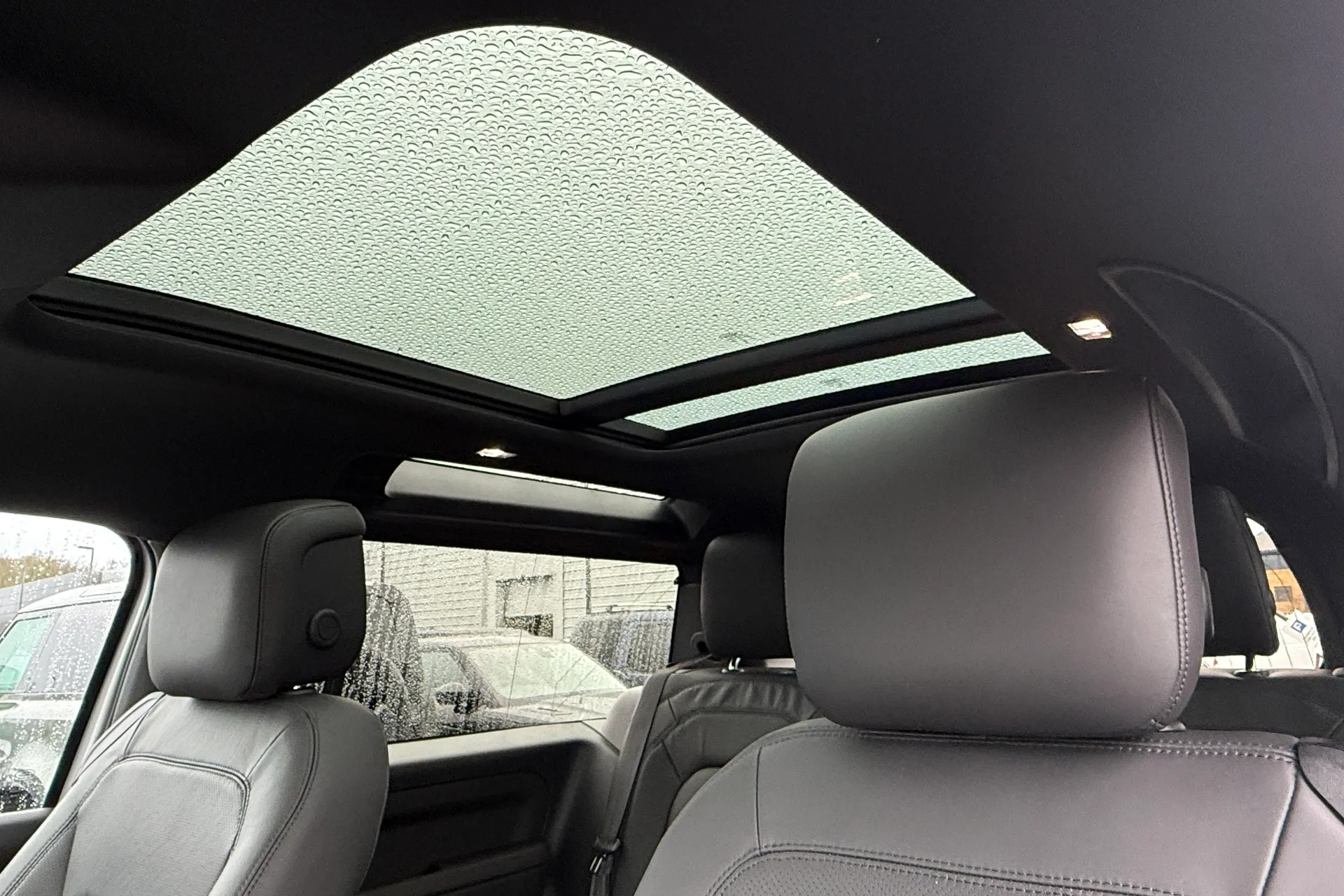 LAND ROVER DEFENDER thumbnail image number 4