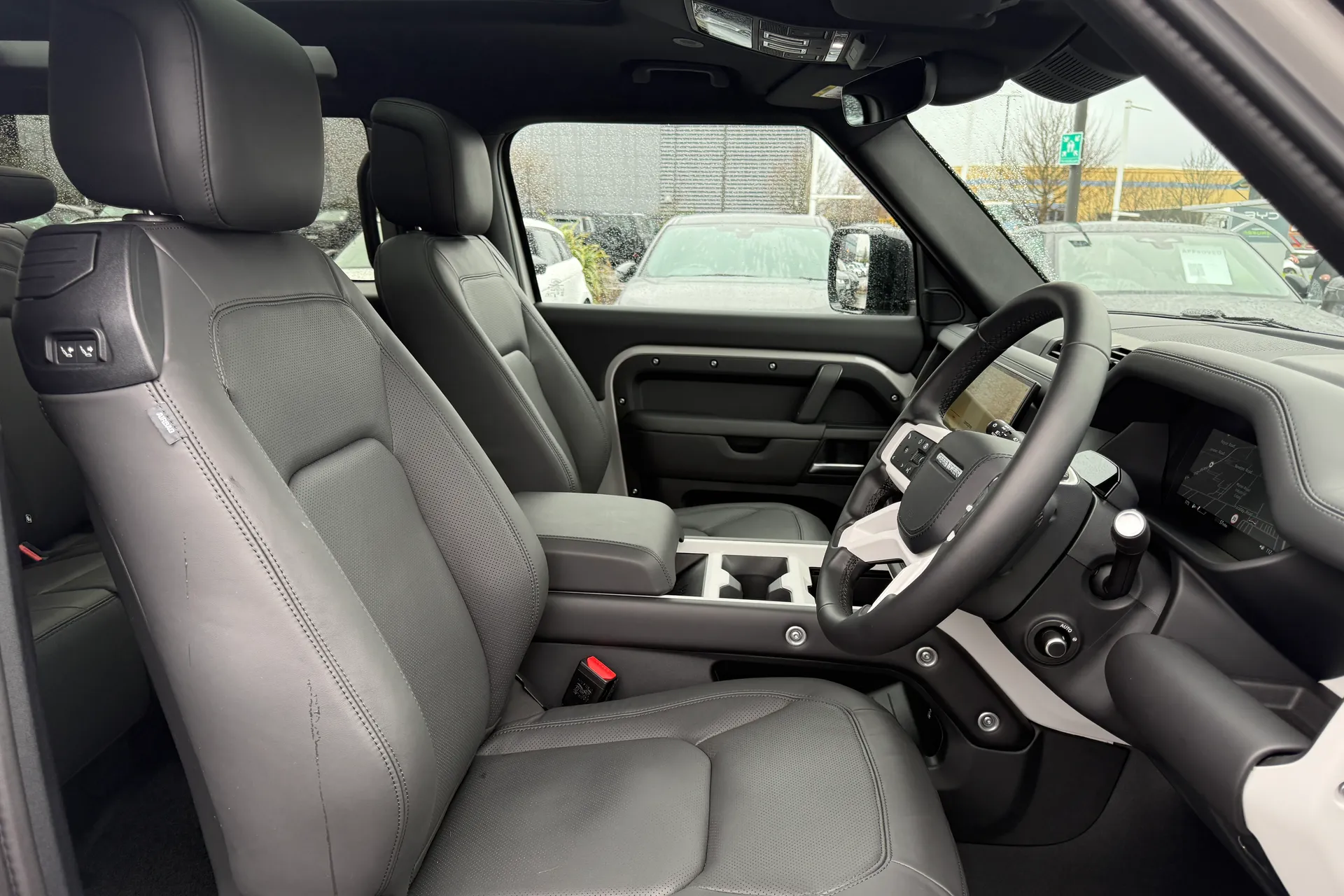 LAND ROVER DEFENDER thumbnail image number 35