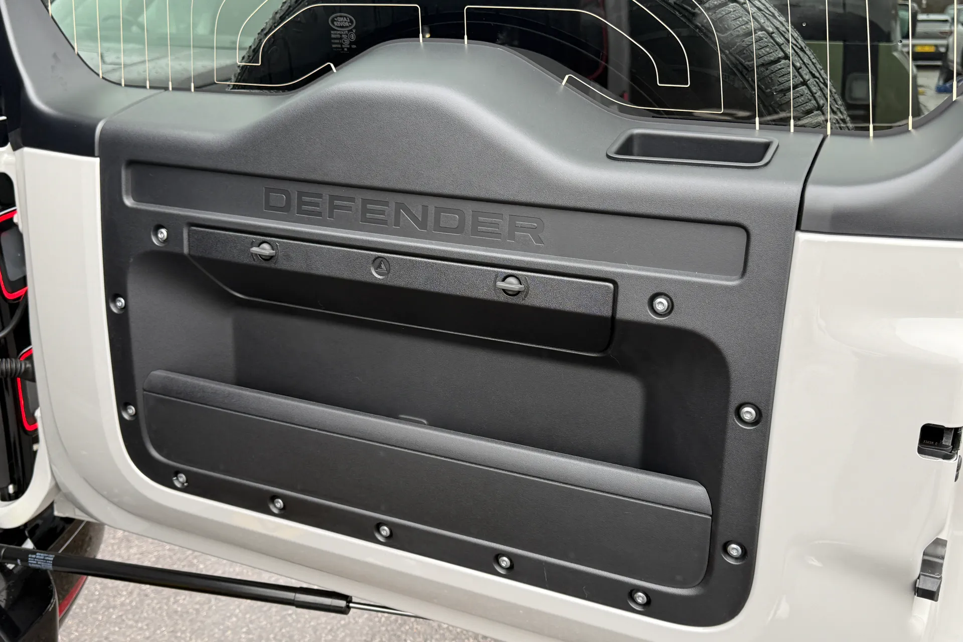 LAND ROVER DEFENDER thumbnail image number 28