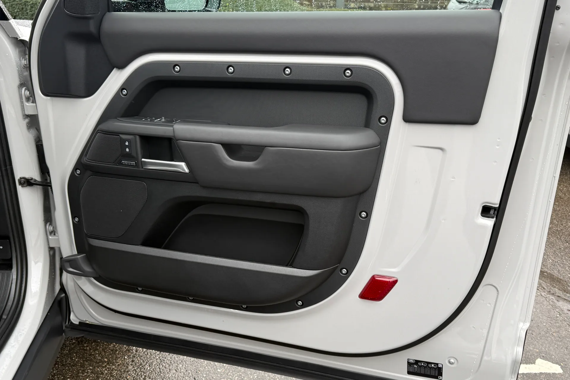 LAND ROVER DEFENDER thumbnail image number 42