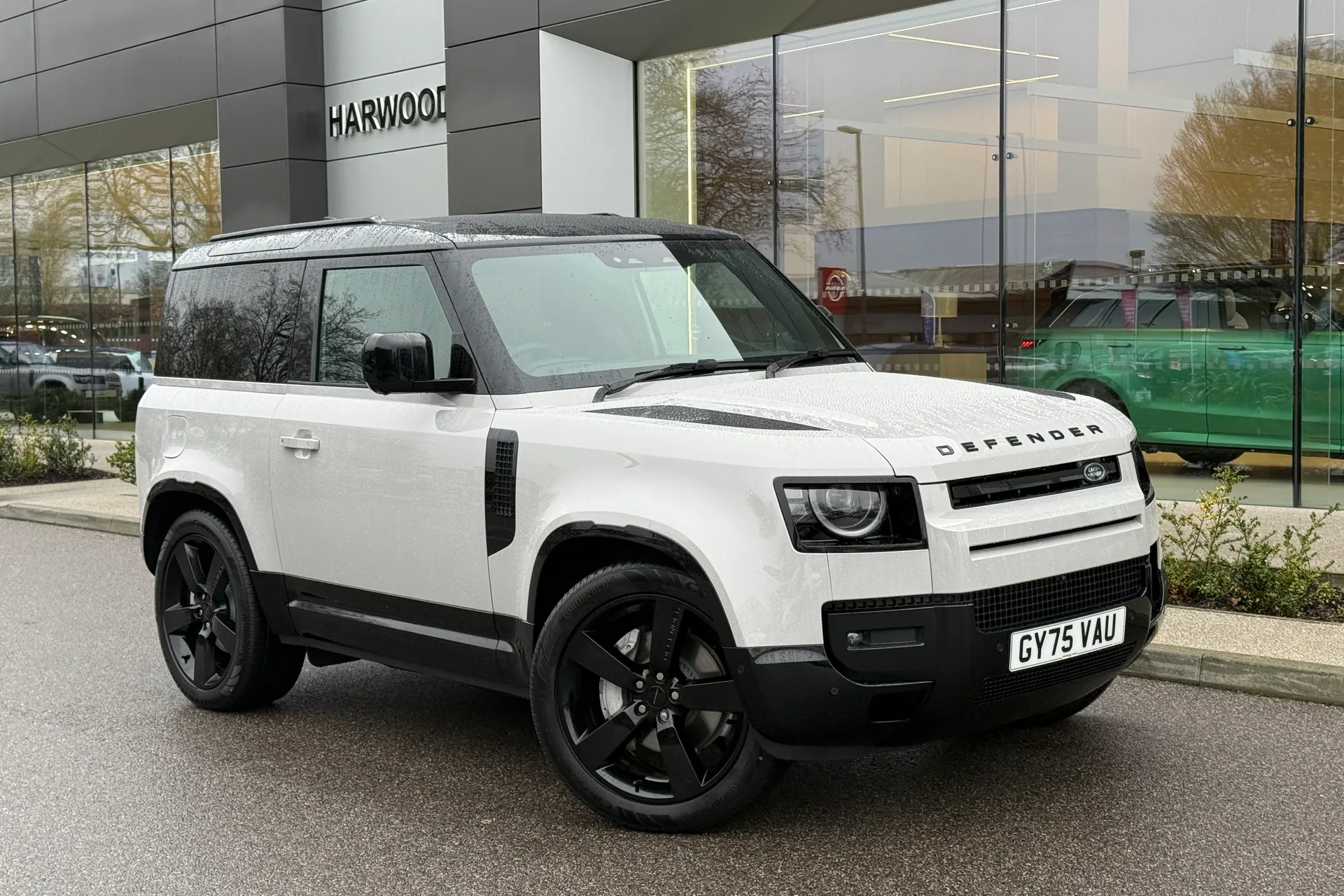 LAND ROVER DEFENDER focused image