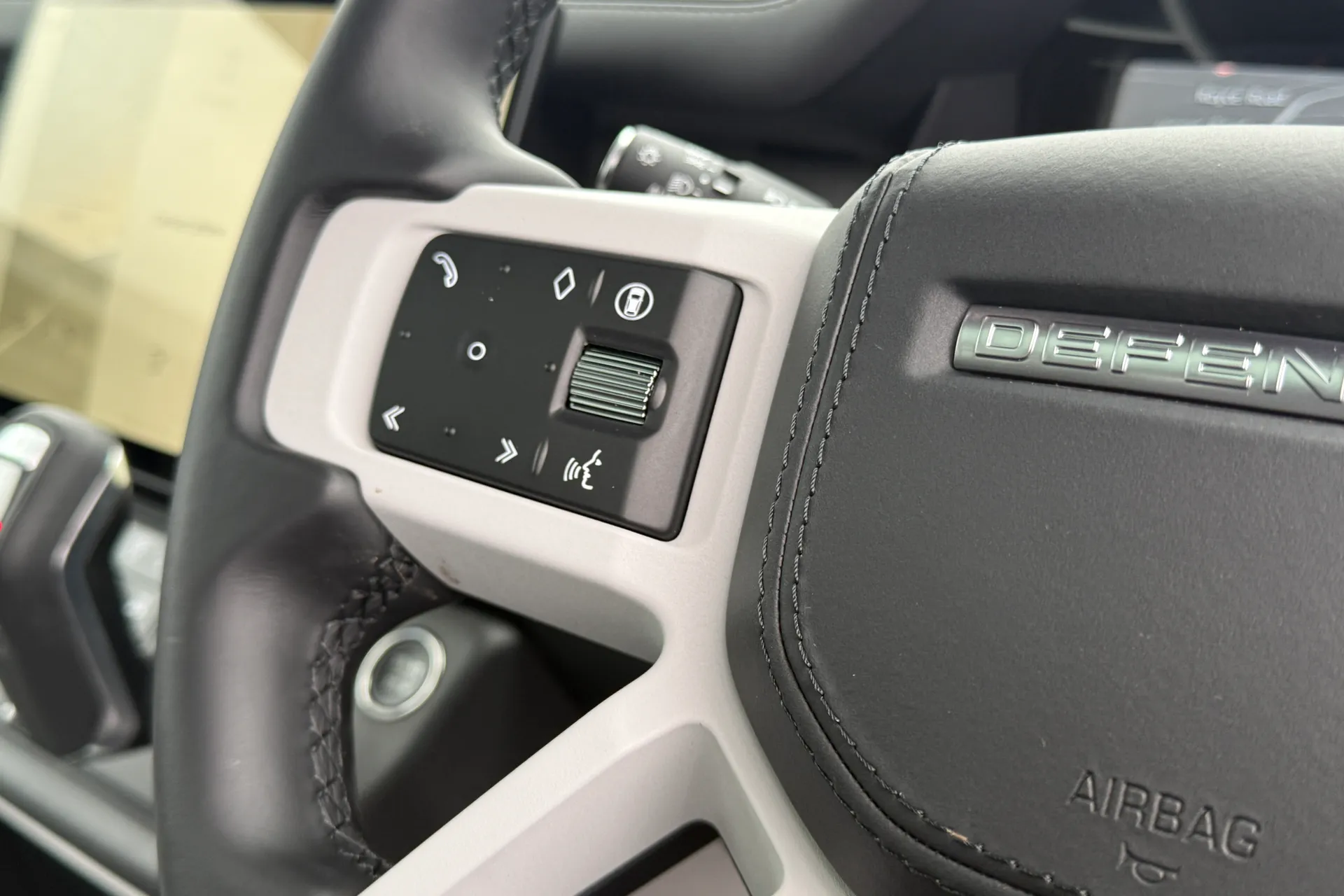 LAND ROVER DEFENDER thumbnail image number 39