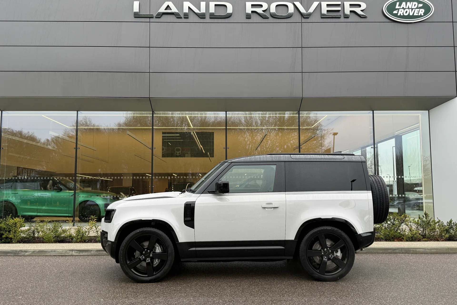 LAND ROVER DEFENDER thumbnail image number 9