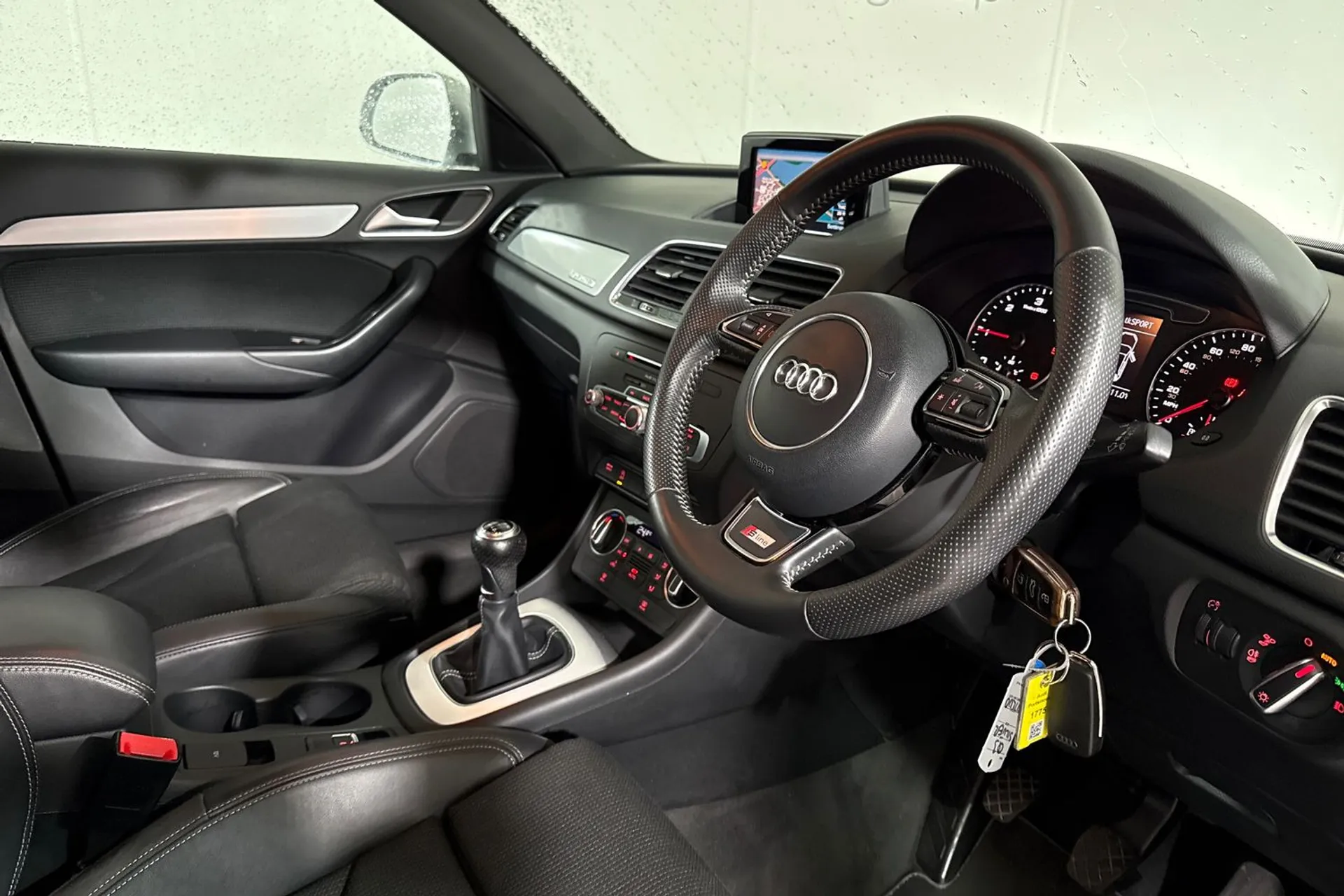 Audi Q3 thumbnail image number 30