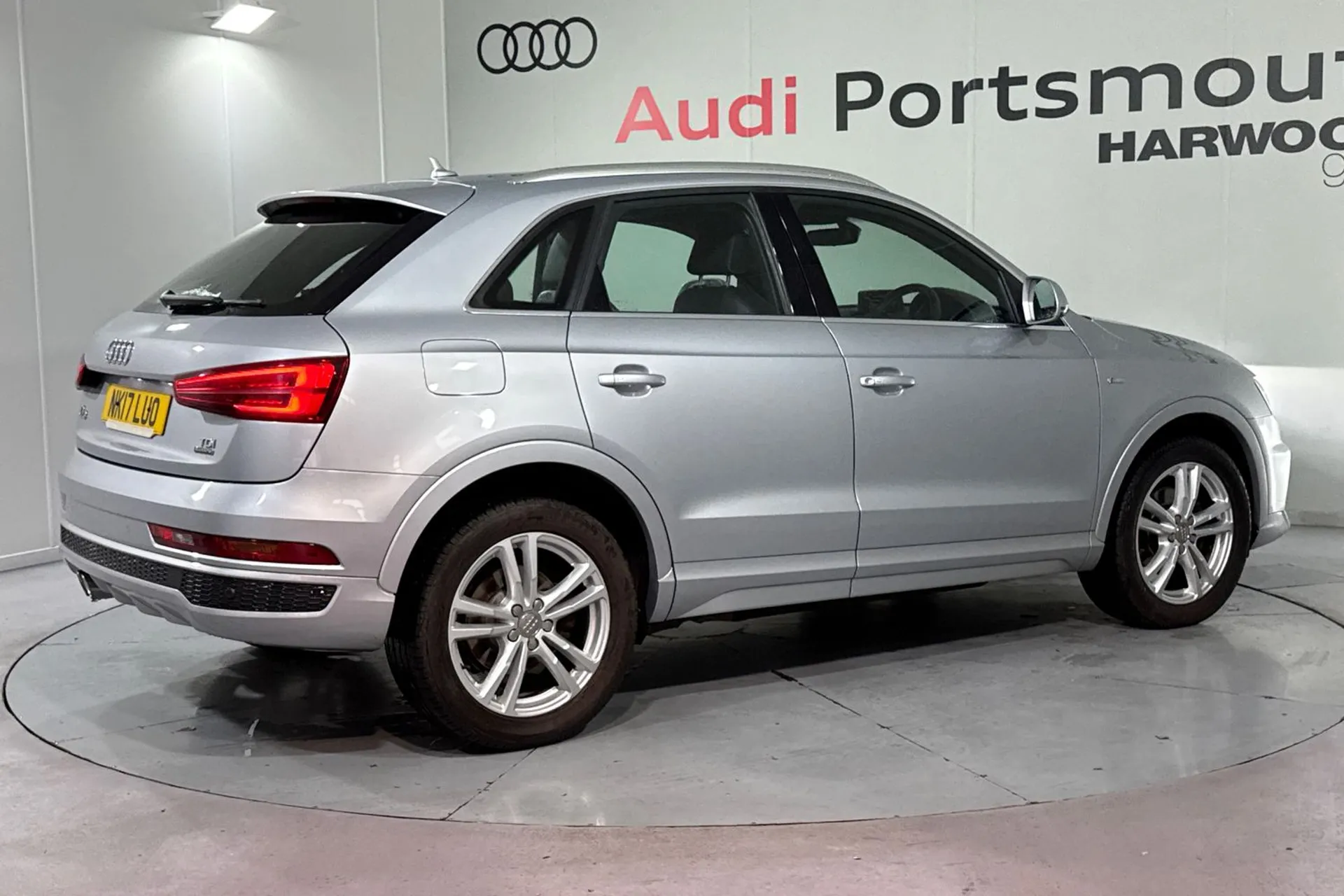 Audi Q3 thumbnail image number 10