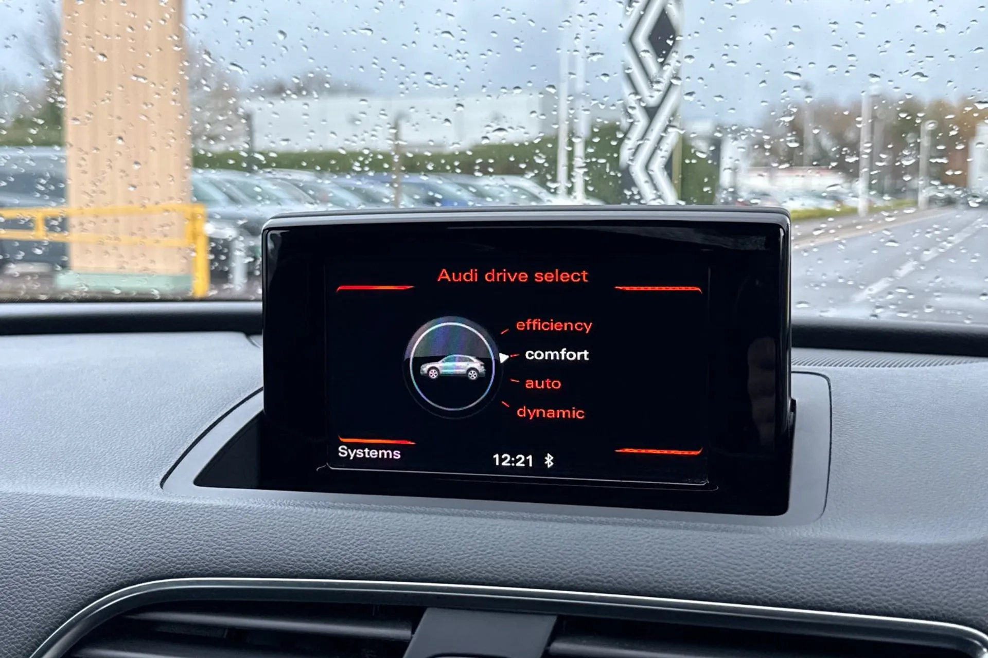 Audi Q3 thumbnail image number 26