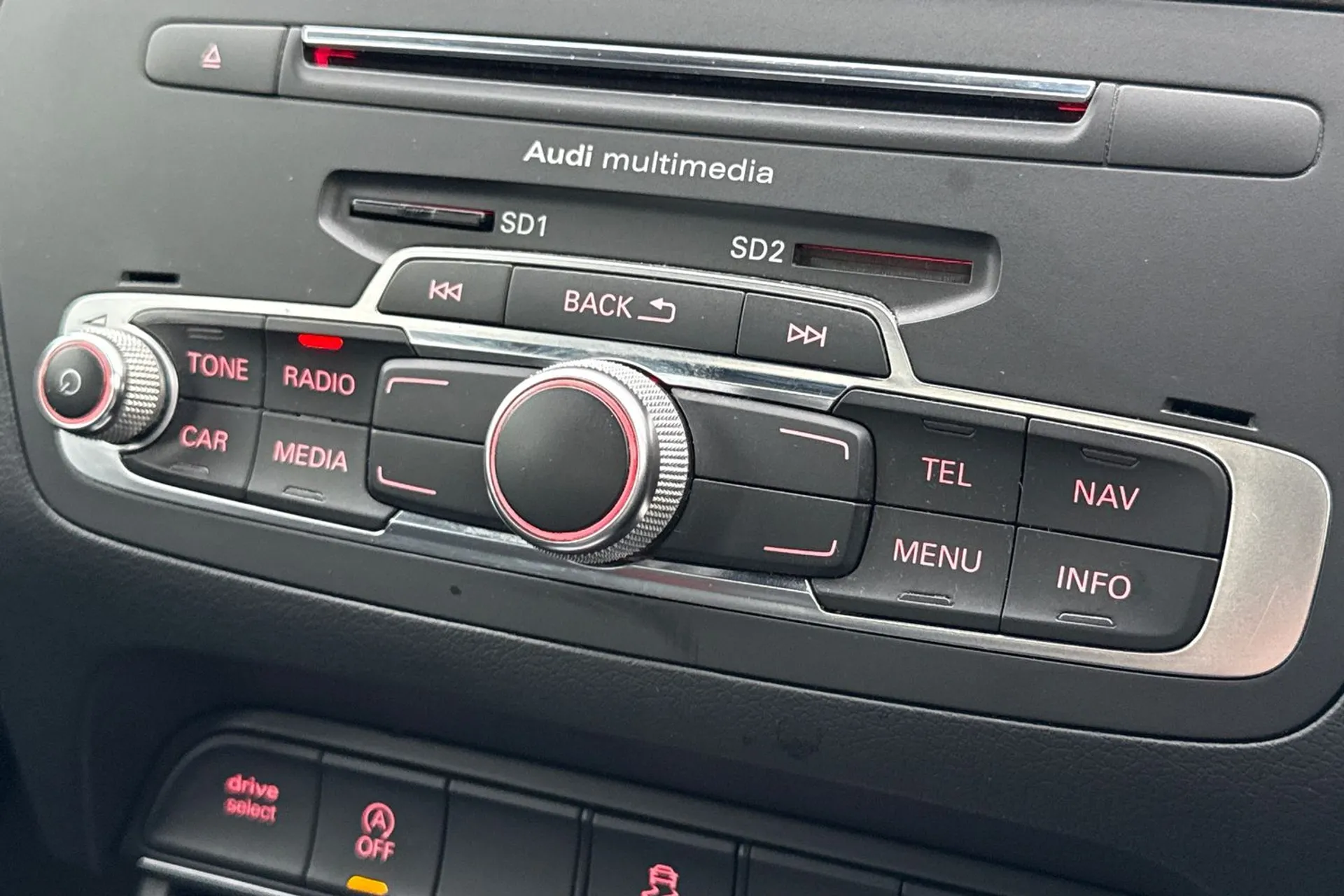 Audi Q3 thumbnail image number 32