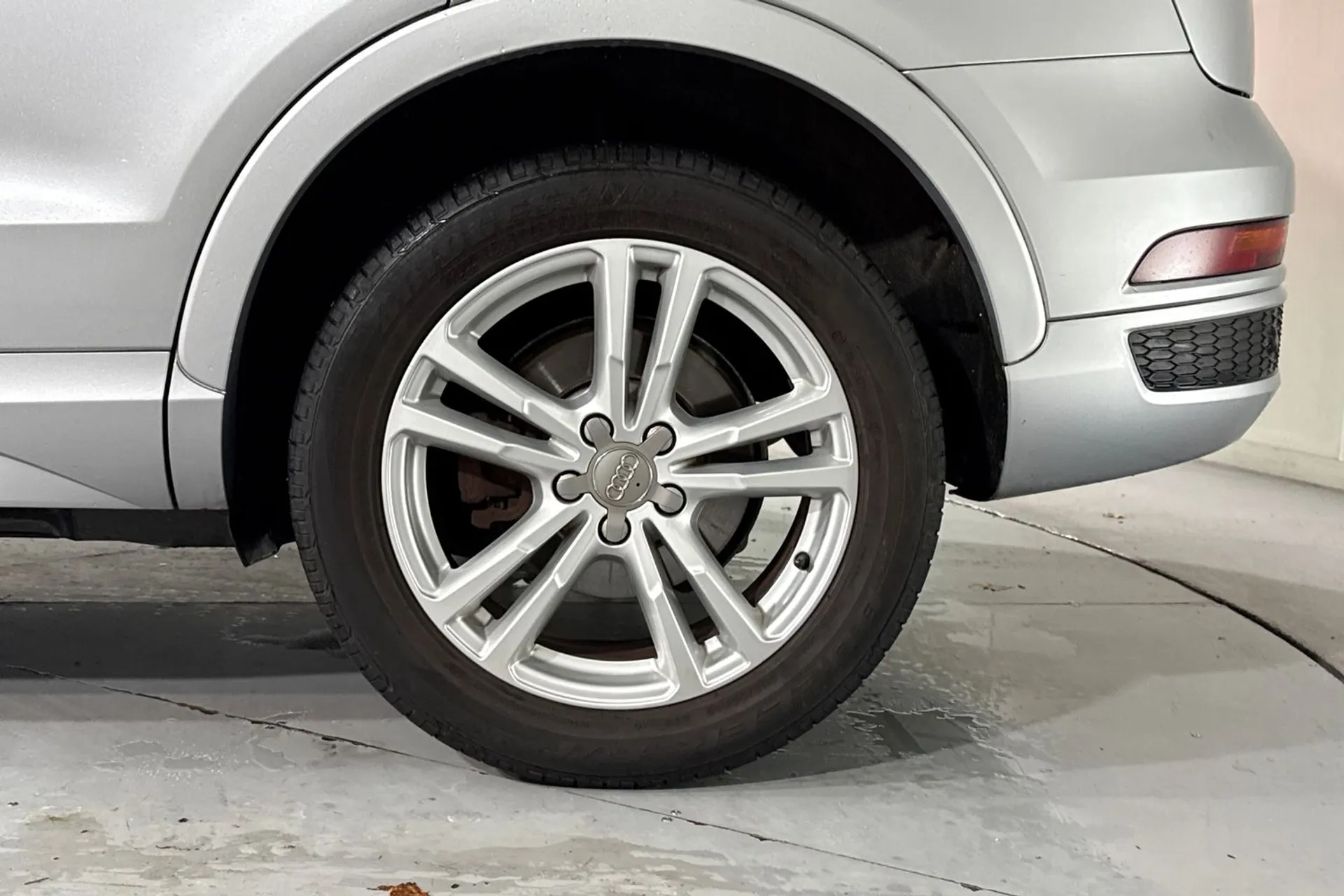 Audi Q3 thumbnail image number 12