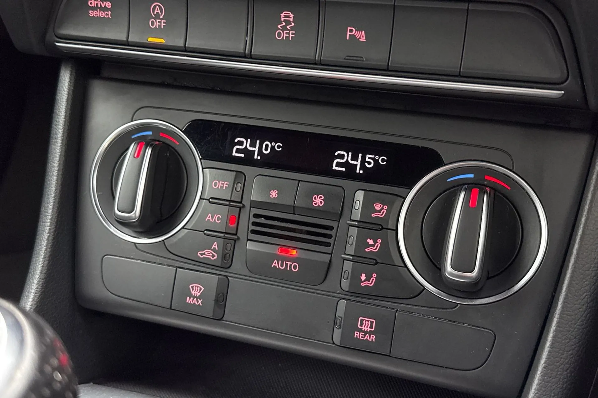 Audi Q3 thumbnail image number 25