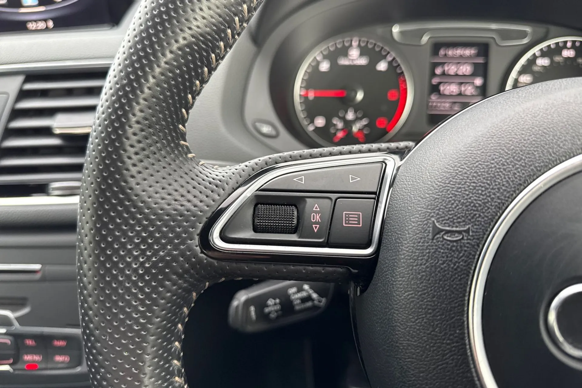 Audi Q3 thumbnail image number 41