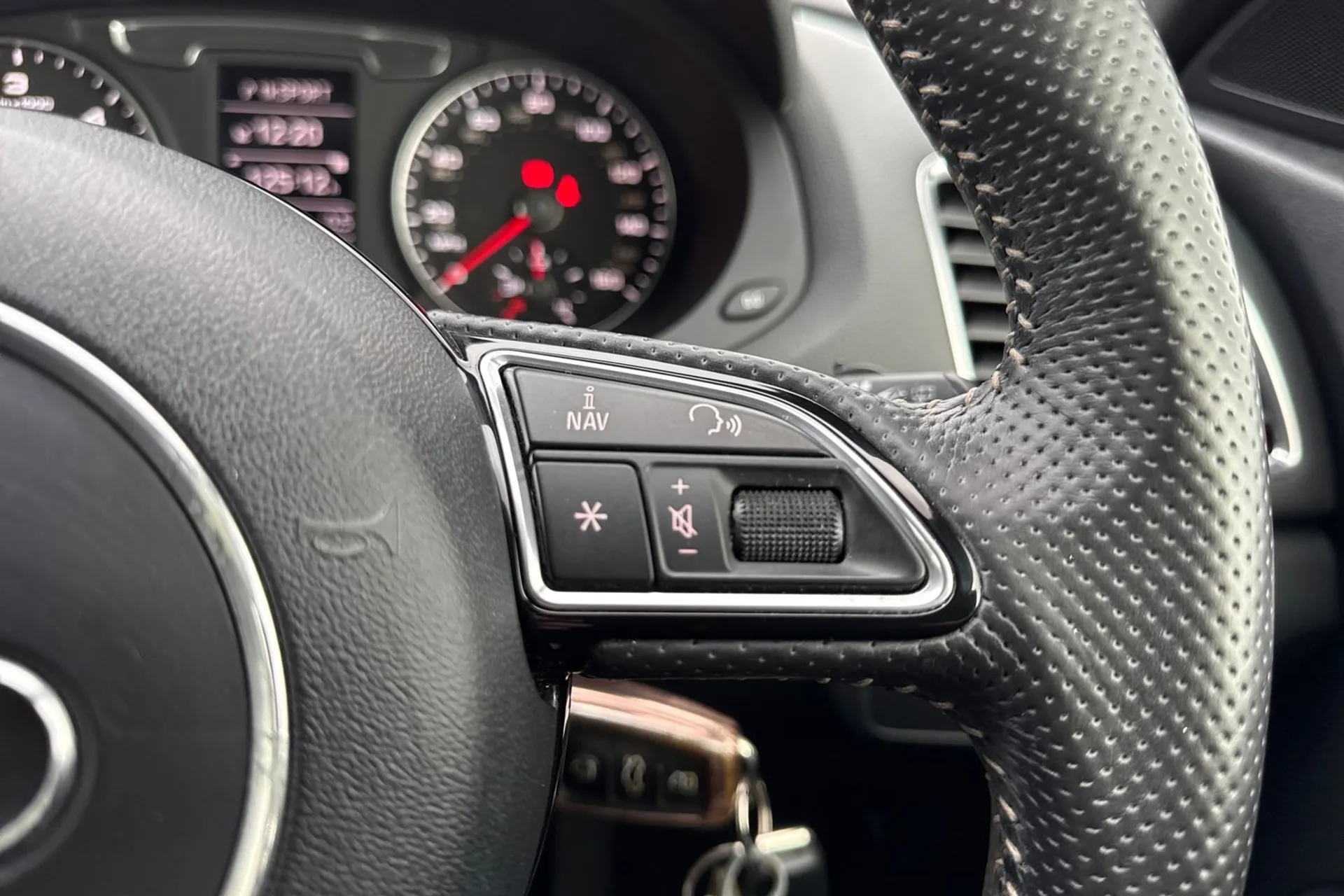 Audi Q3 thumbnail image number 42