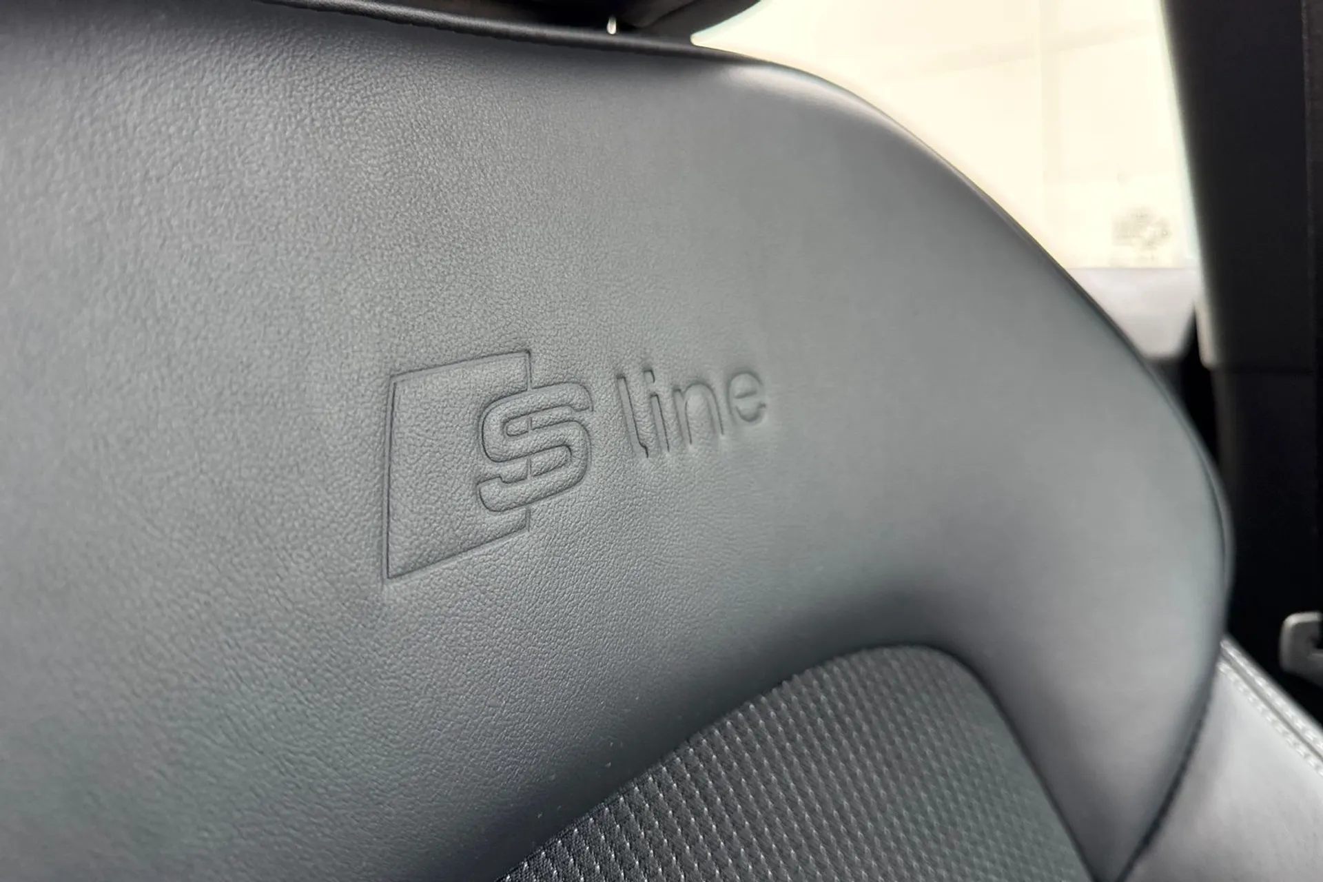 Audi Q3 thumbnail image number 34