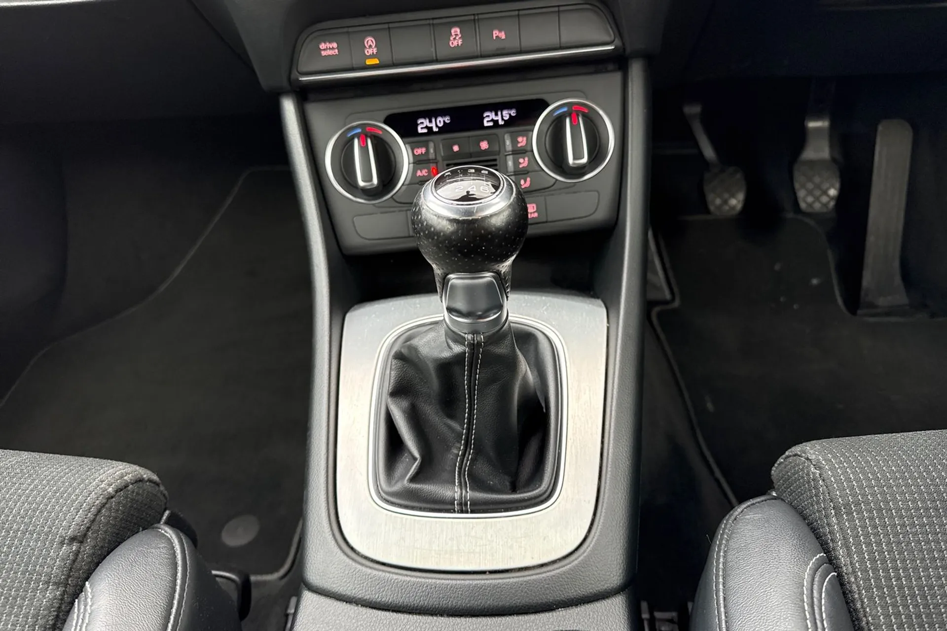 Audi Q3 thumbnail image number 40