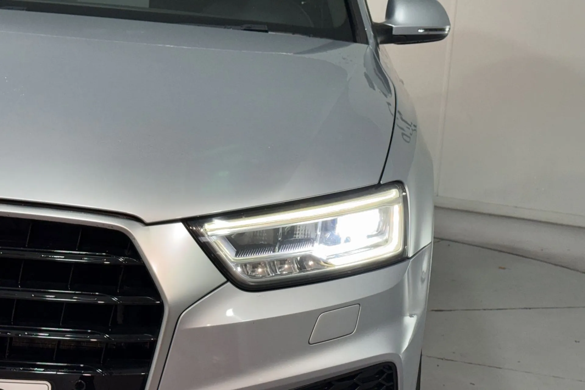 Audi Q3 thumbnail image number 17