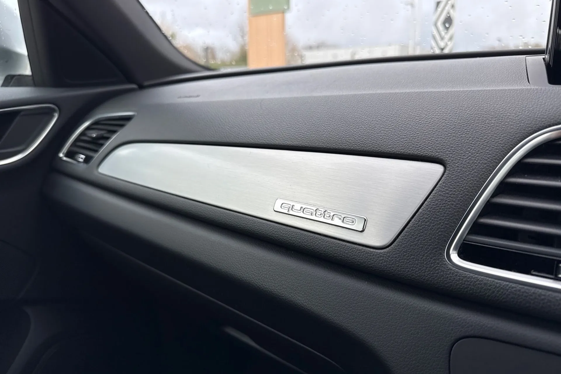 Audi Q3 thumbnail image number 46