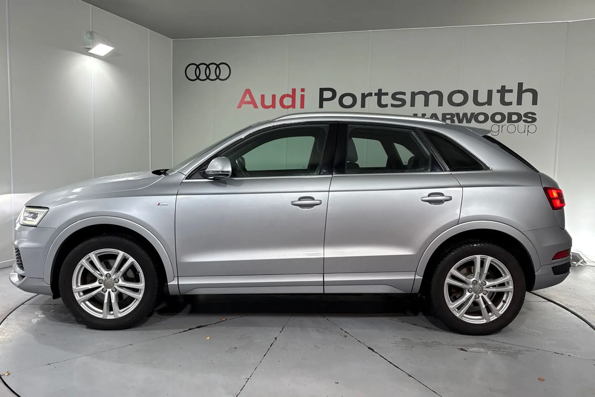 Audi Q3 thumbnail image number 11