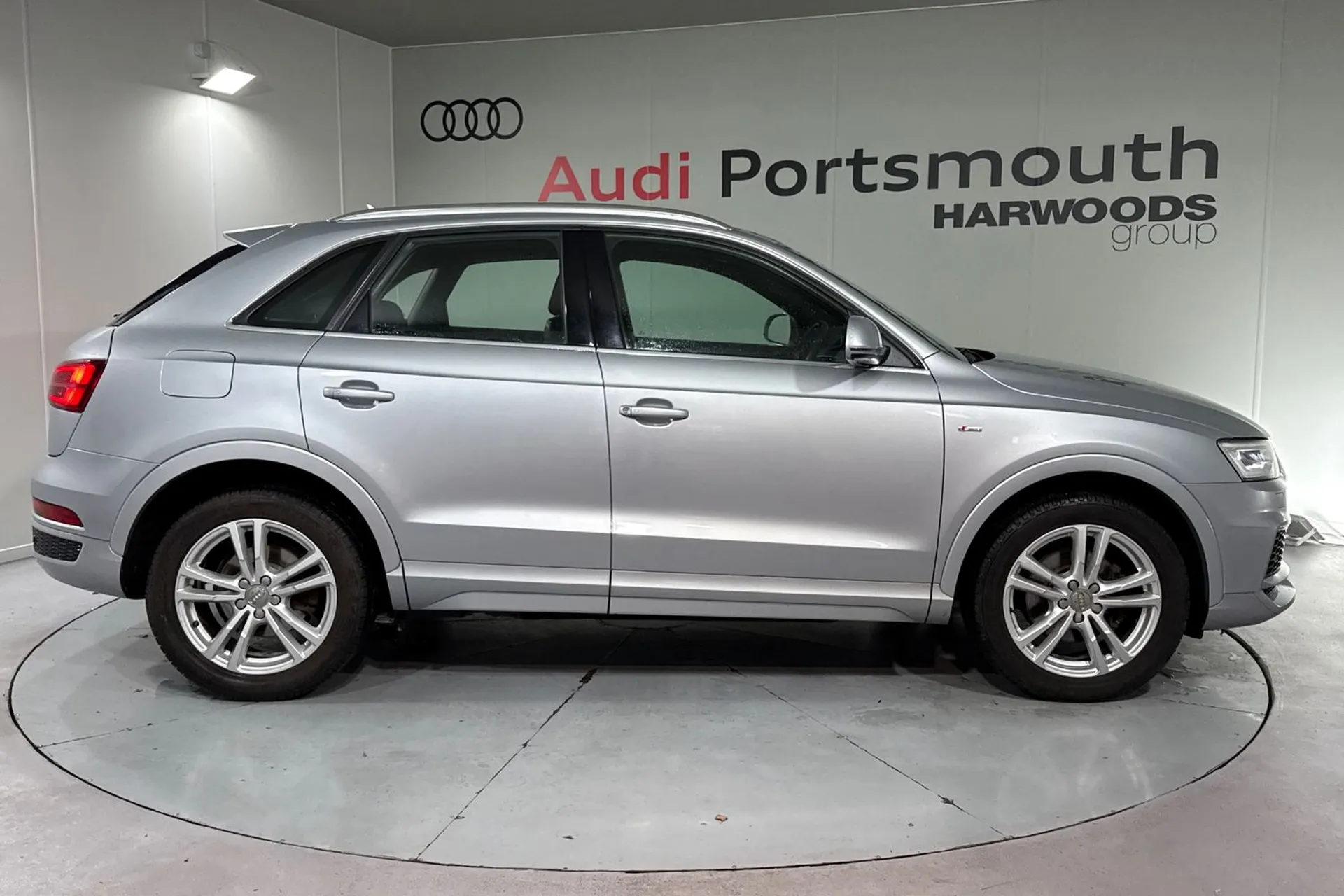 Audi Q3 thumbnail image number 2