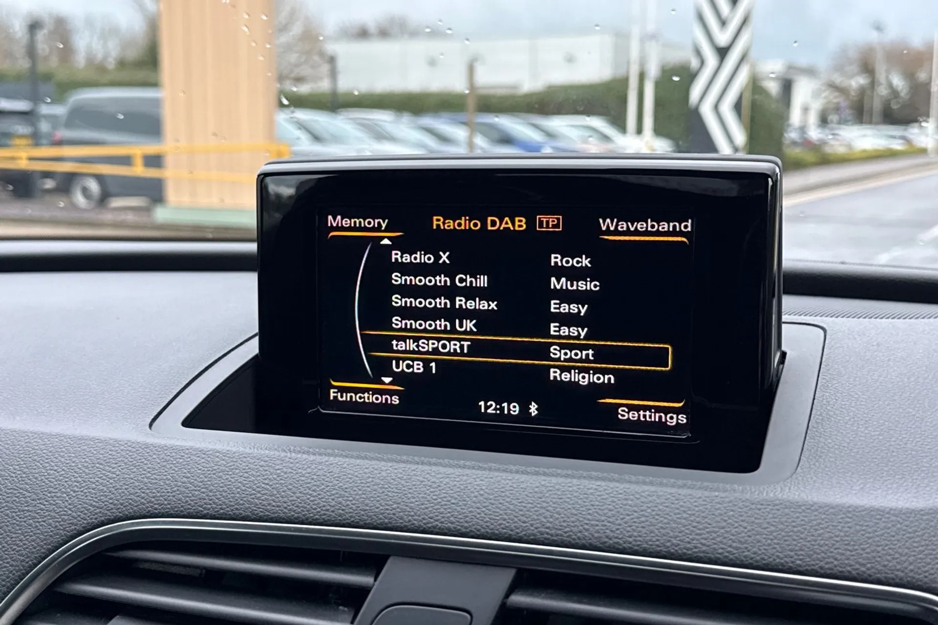 Audi Q3 thumbnail image number 29