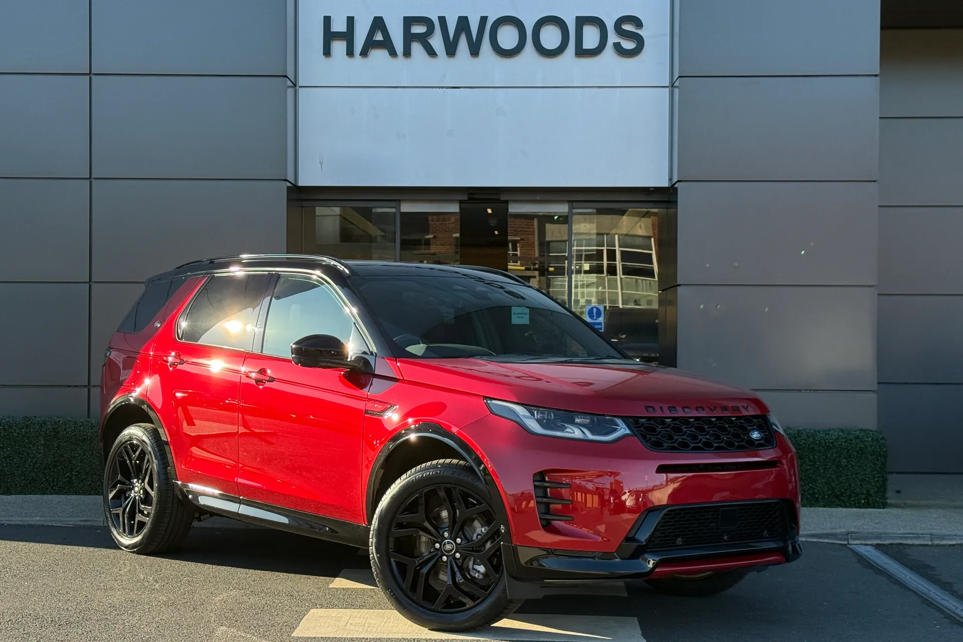 LAND ROVER DISCOVERY SPORT focused image