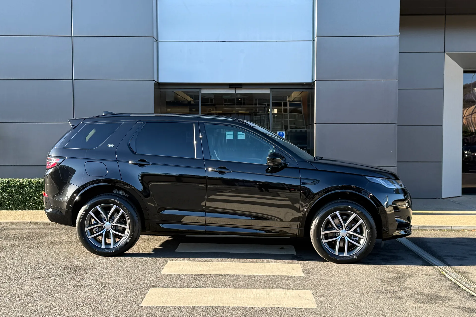 LAND ROVER DISCOVERY SPORT thumbnail image number 2