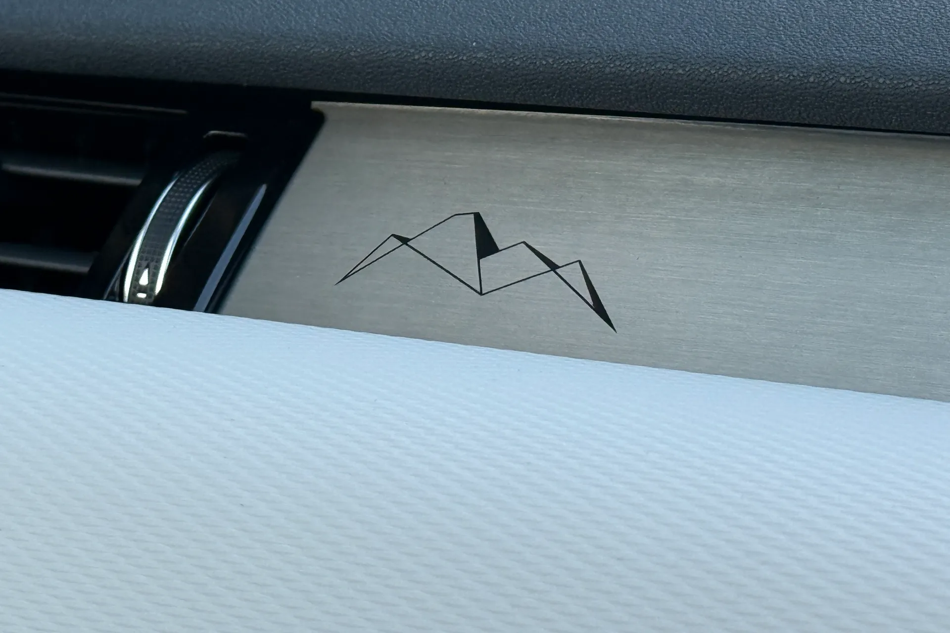 LAND ROVER DISCOVERY SPORT thumbnail image number 32