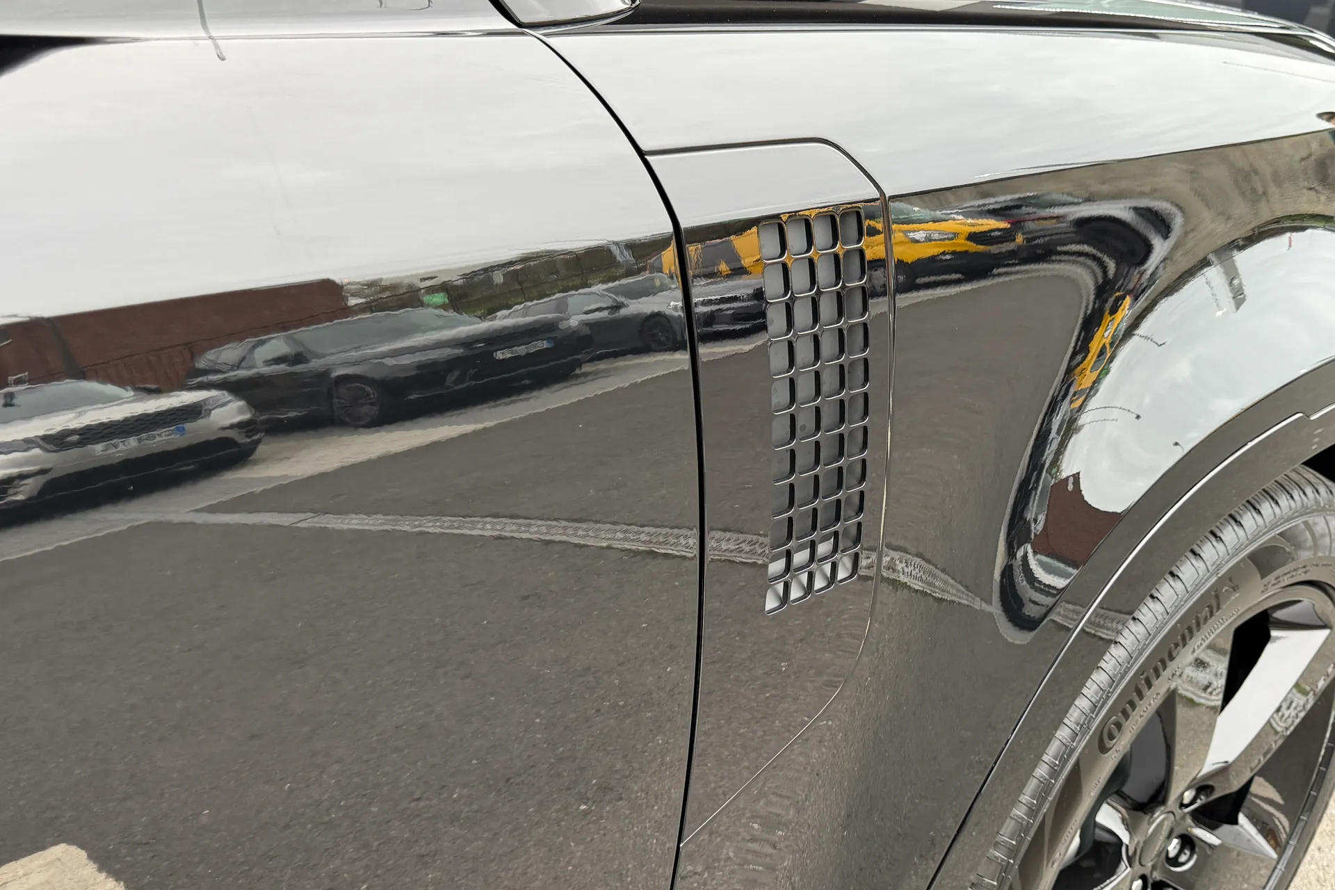 LAND ROVER Defender 90 thumbnail image number 32